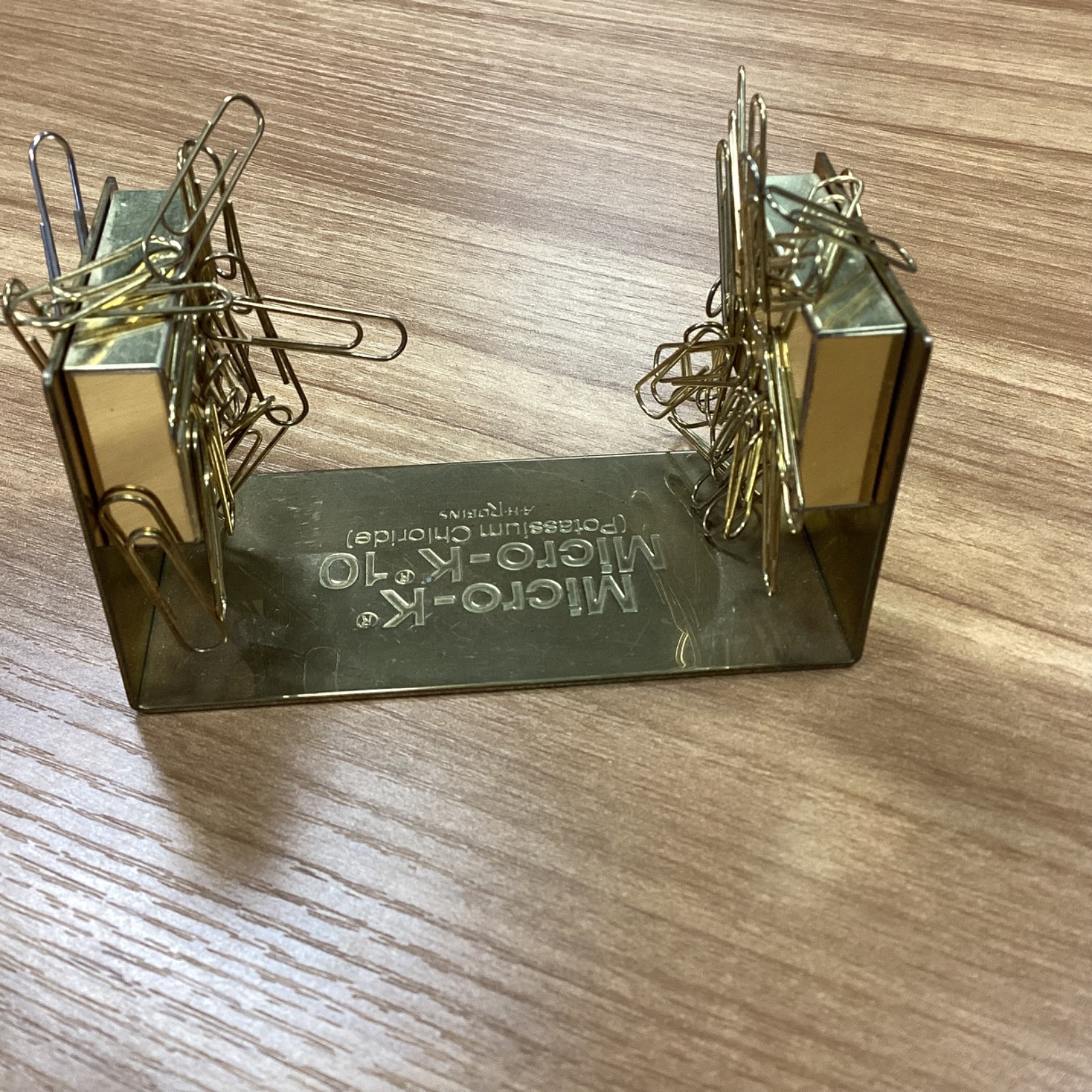 Vtg Micro K Pharmaceutical Rep A. H. Robins Co Magnetic Paper clip Holder RARE