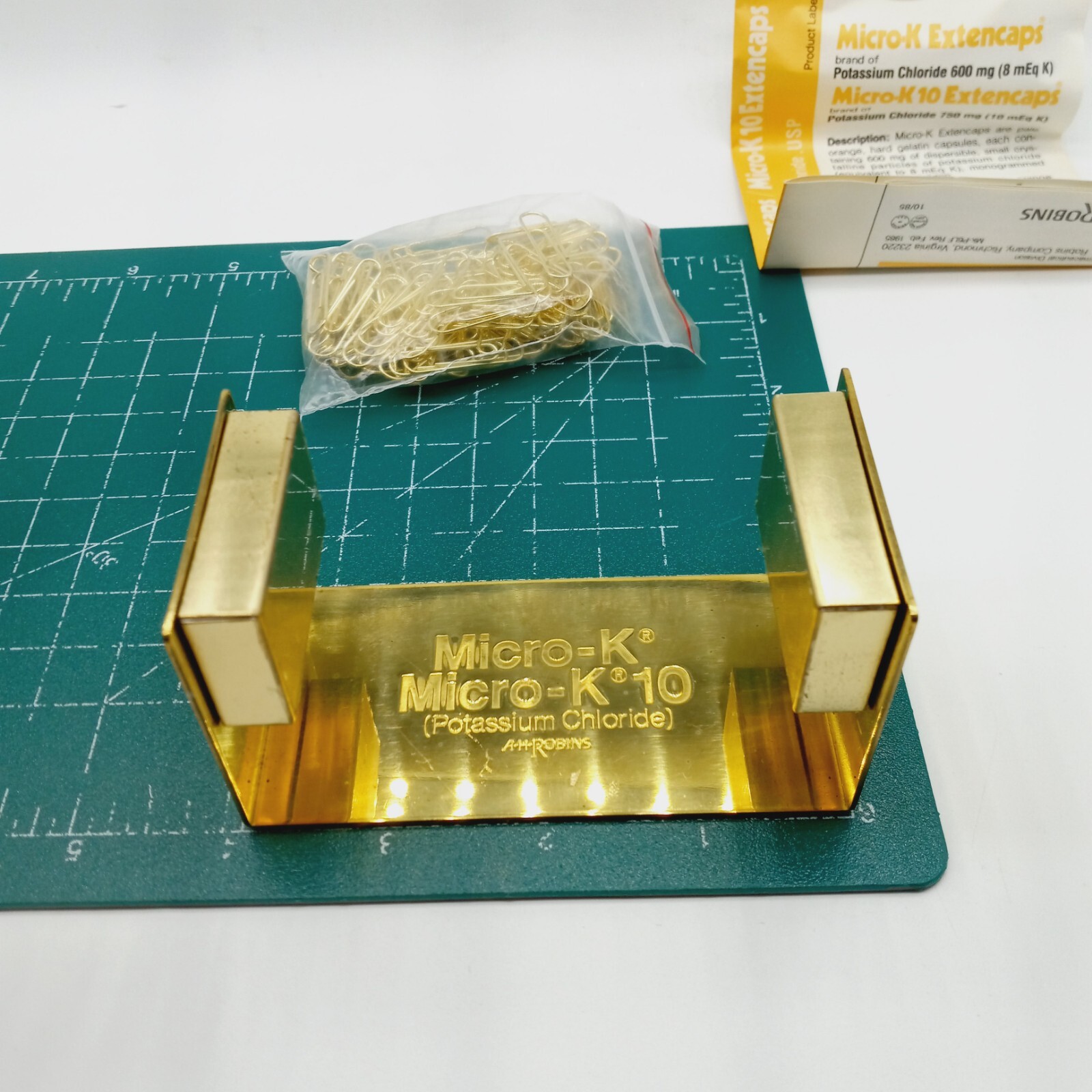 NOS Vtg Micro K Pharmaceutical Rep A. H. Robins Co Magnetic Paper clip Holder