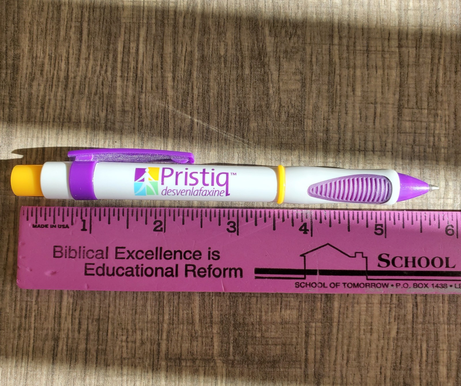 Set of 2 Drug Rep Pens – Lipitor – Pristiq – both discontinued- pharmaceutical