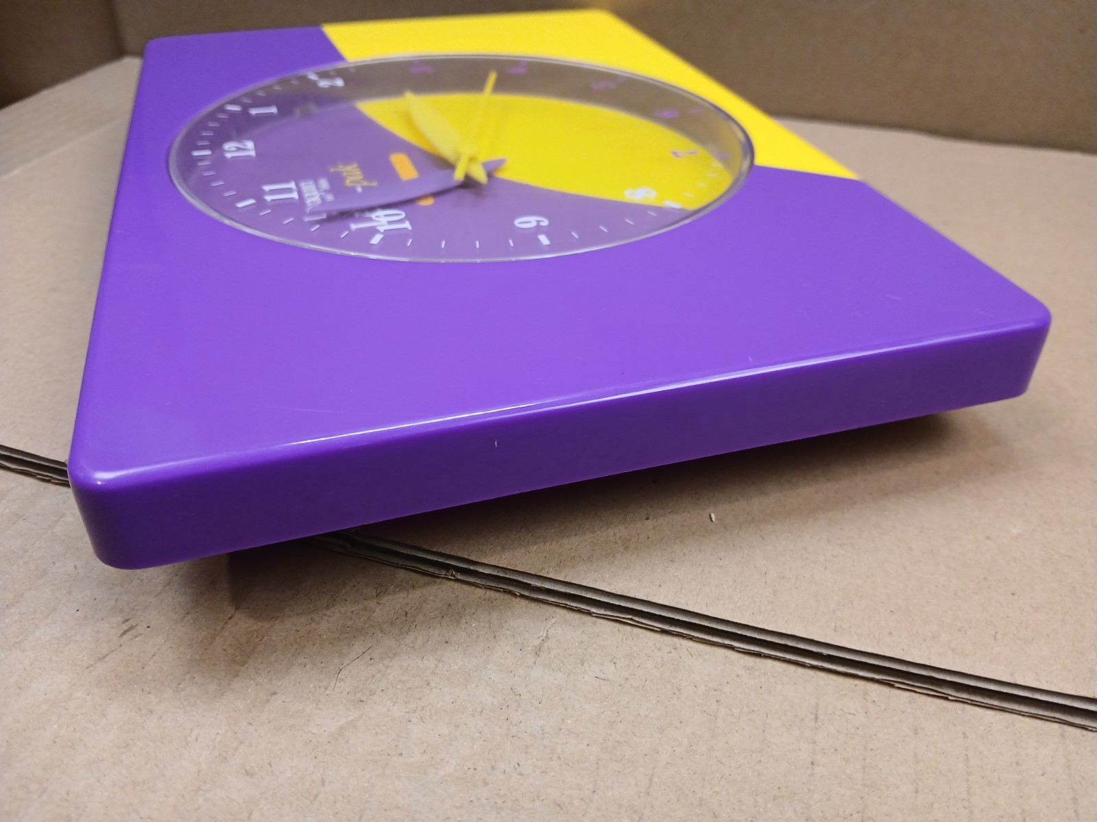 Quartz Movement Pharmaceutical Levaquin Leva-Pak Wall Clock Preowned