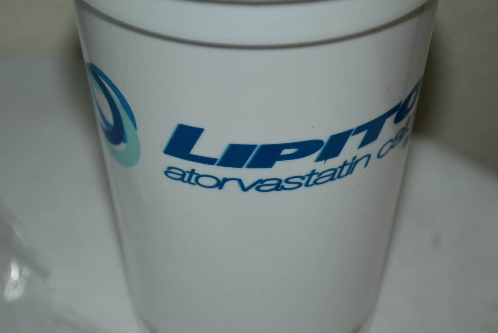 20 reusable LIPITOR 16 oz plastic glasses 2006 Pfizer Pharma Gift New old stock