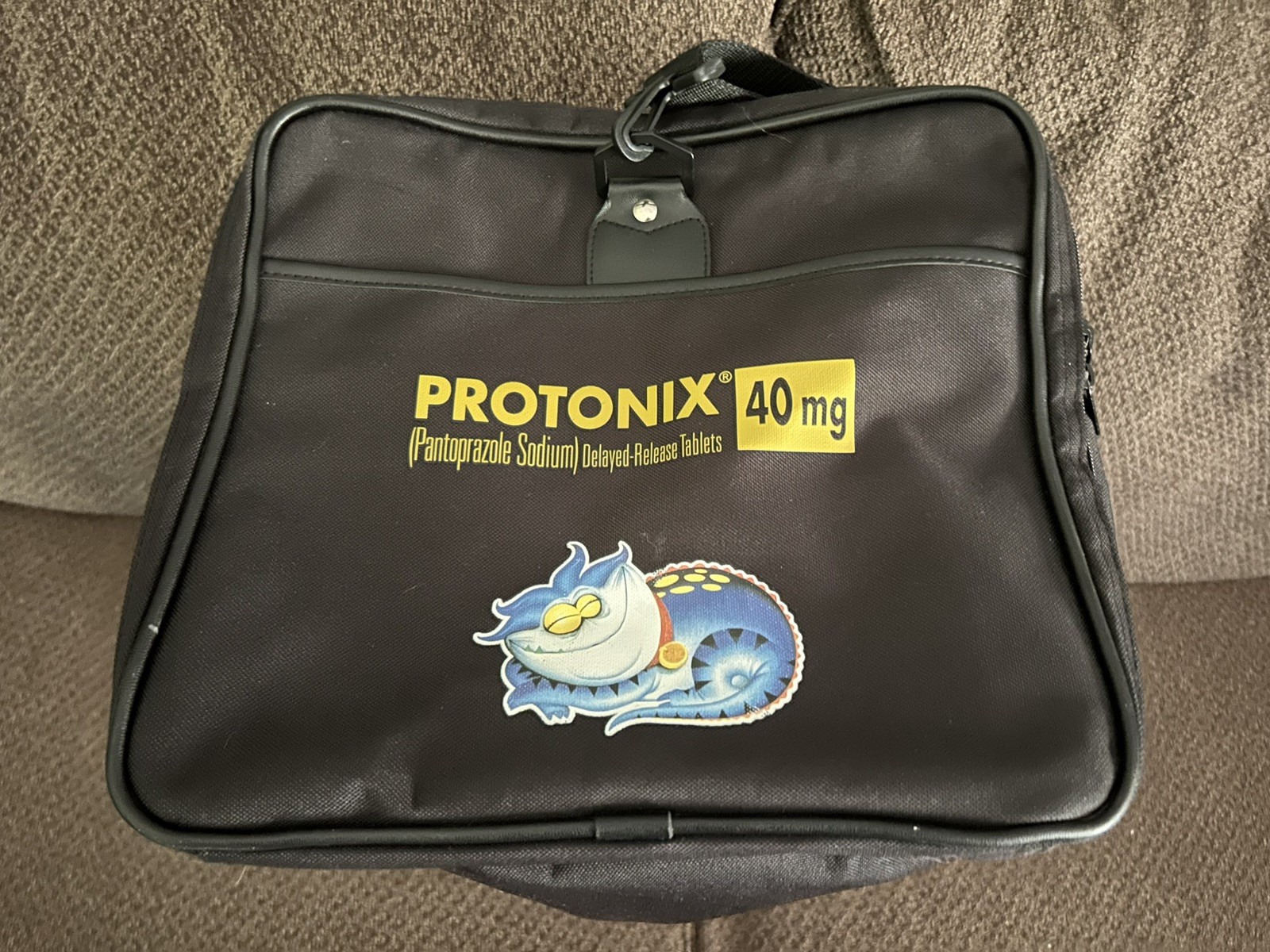 Protonix Pharmacy Drug Rep Large Duffel Travel Bag Luggage – Damaged Strap