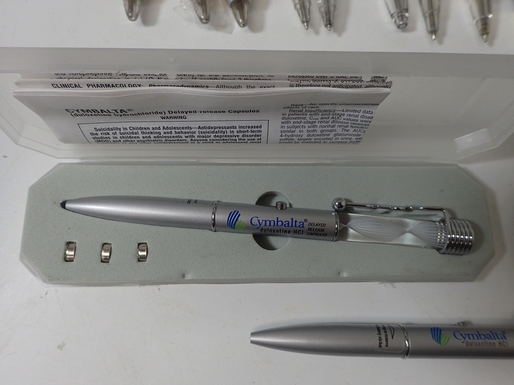 (18) High-End Pharmaceutical & More Advertising Pens Plastic & Metal Some Lights