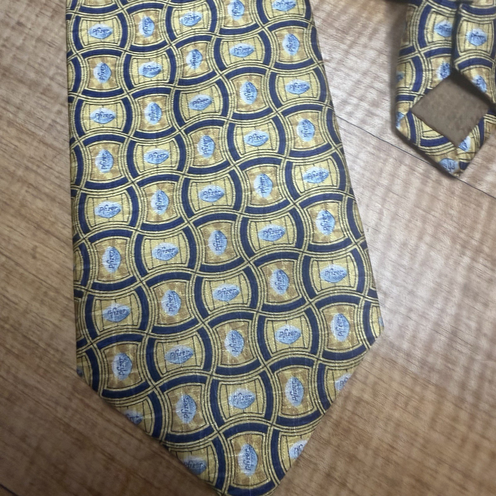 Pfizer Silk Necktie Gold Navy Blue Pill Logo Geometric Pharmaceutical Drug Rep