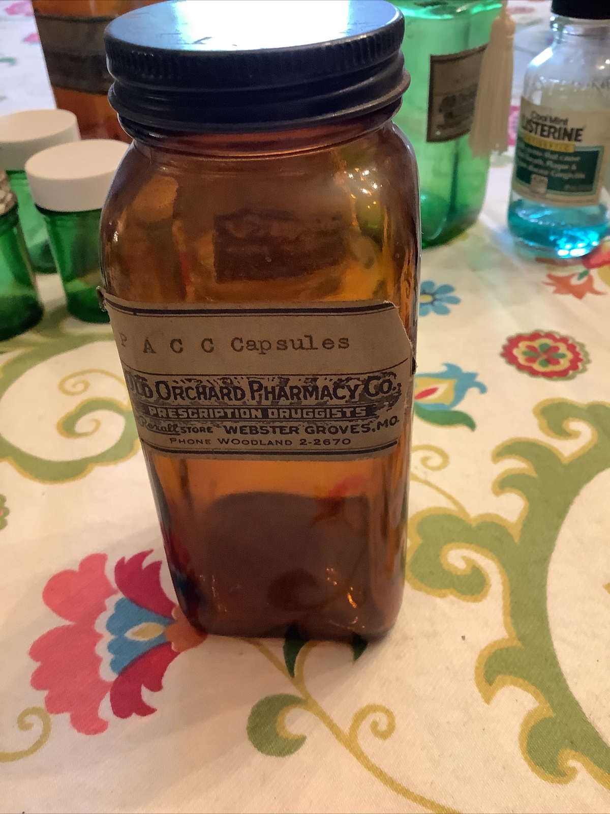 Vintage Old Orchard Pharmacy Brown Glass Prescription Bottle FACC Capsules Roche