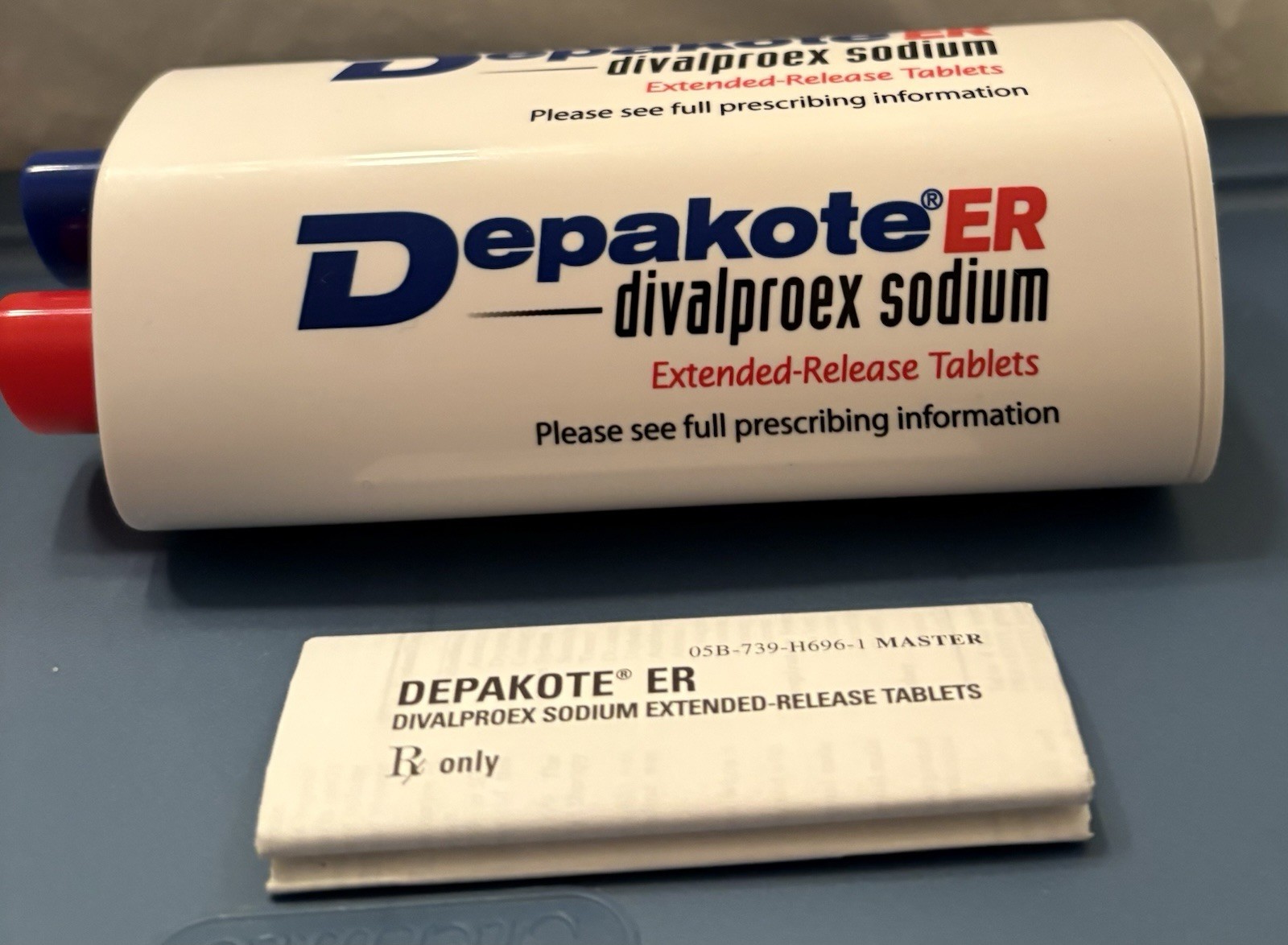 VTG DEPAKOTE ER PAPERWEIGHT HOLDS # 2 MARKERS included PHARMA REP LOGO NEW