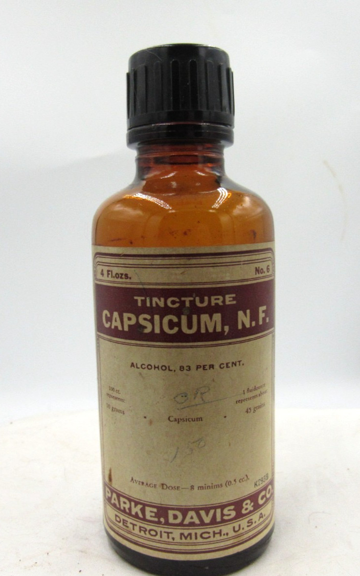 BW – 1950’s Parke, Davis & Co Detroit Mich Capsicum 5 1/8″ Amber Medicine bottle
