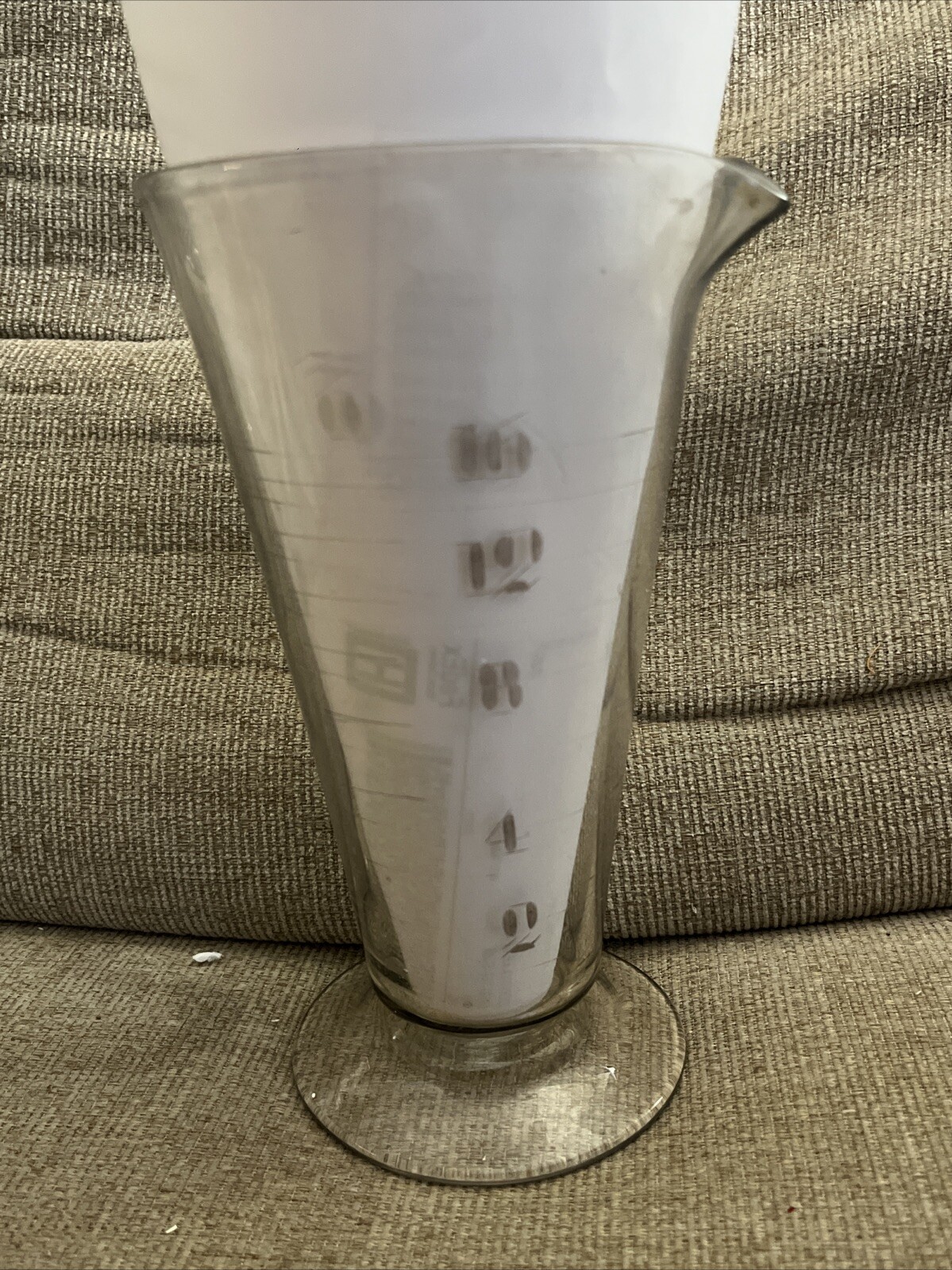 Vintage Footed 16 OZ Hand Etched Glass Apothecary Measuring Beaker With Spout