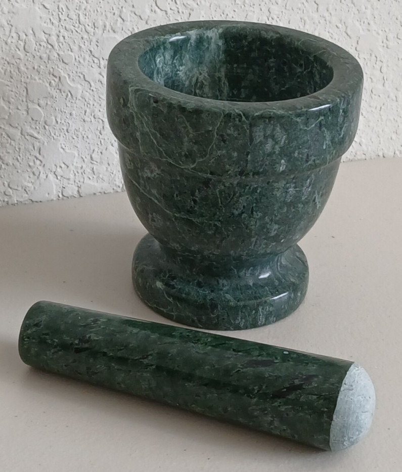 Green Natural Stone Marble Footed Mortar & Pestle 4″x3.77″