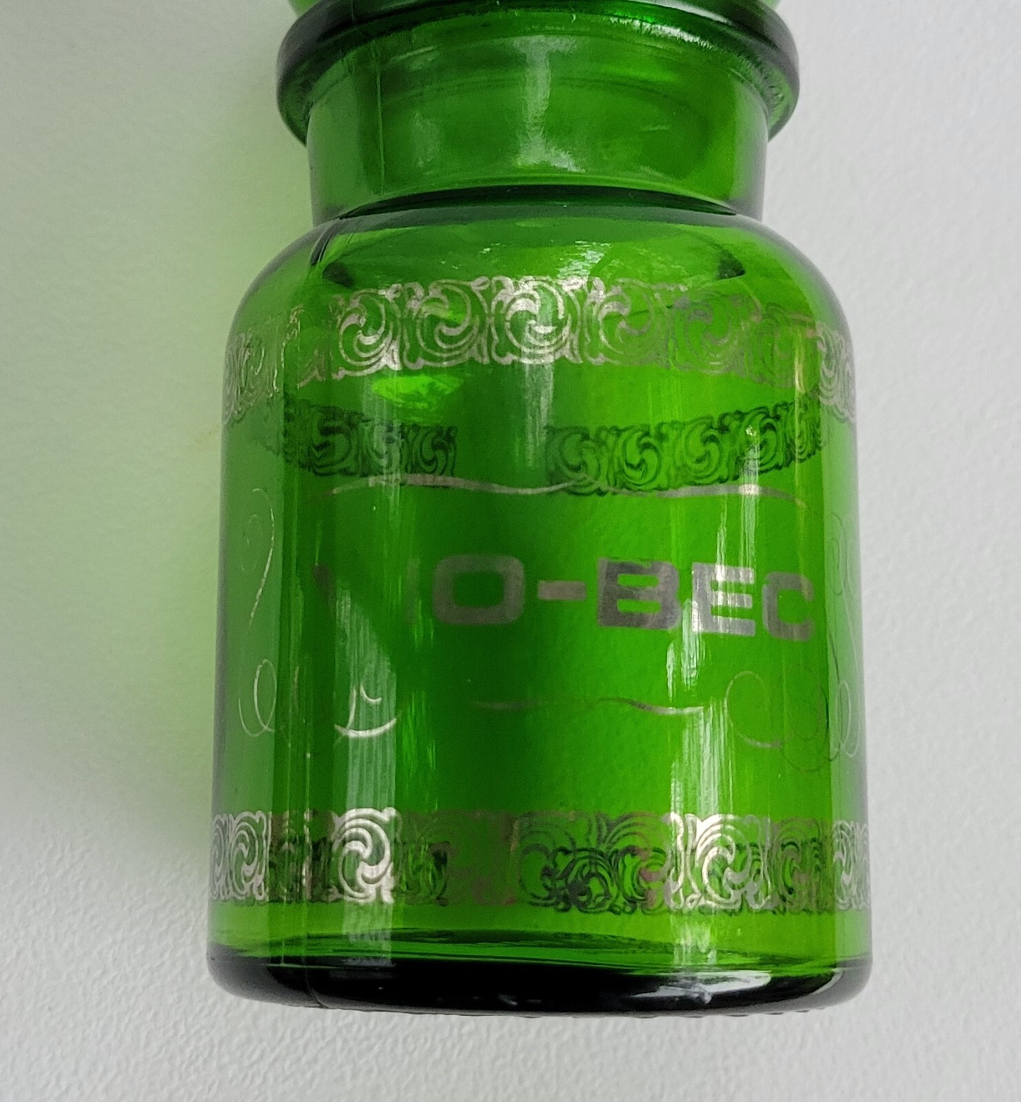 Vintage Green Glass Apothecary Jar Bubble Lid Belgium 5.5″ Vio-Bec