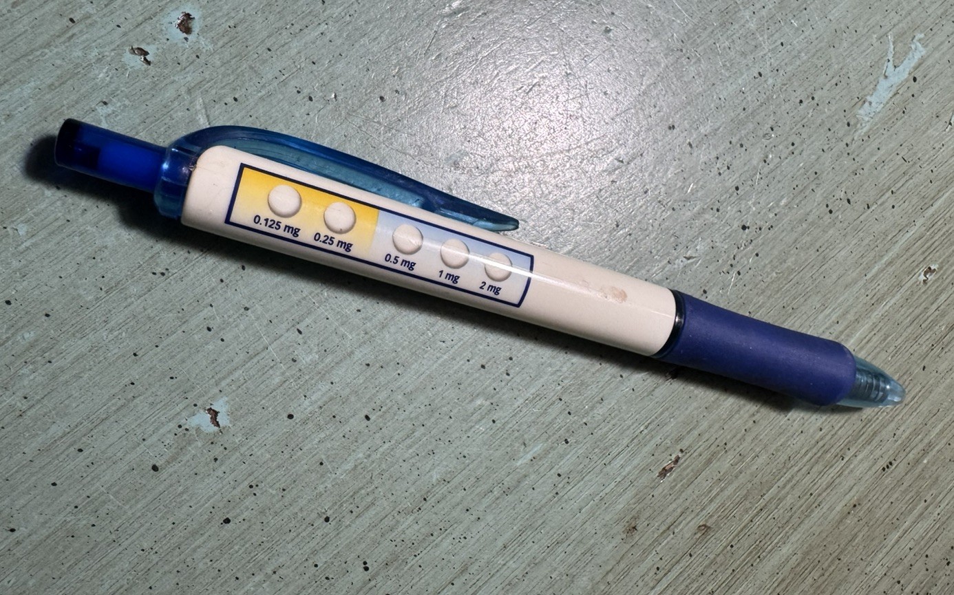 KLONOPIN WAFERS Clonazapam Blue & White Plastic Ball Point-Pharmaceutical Promo