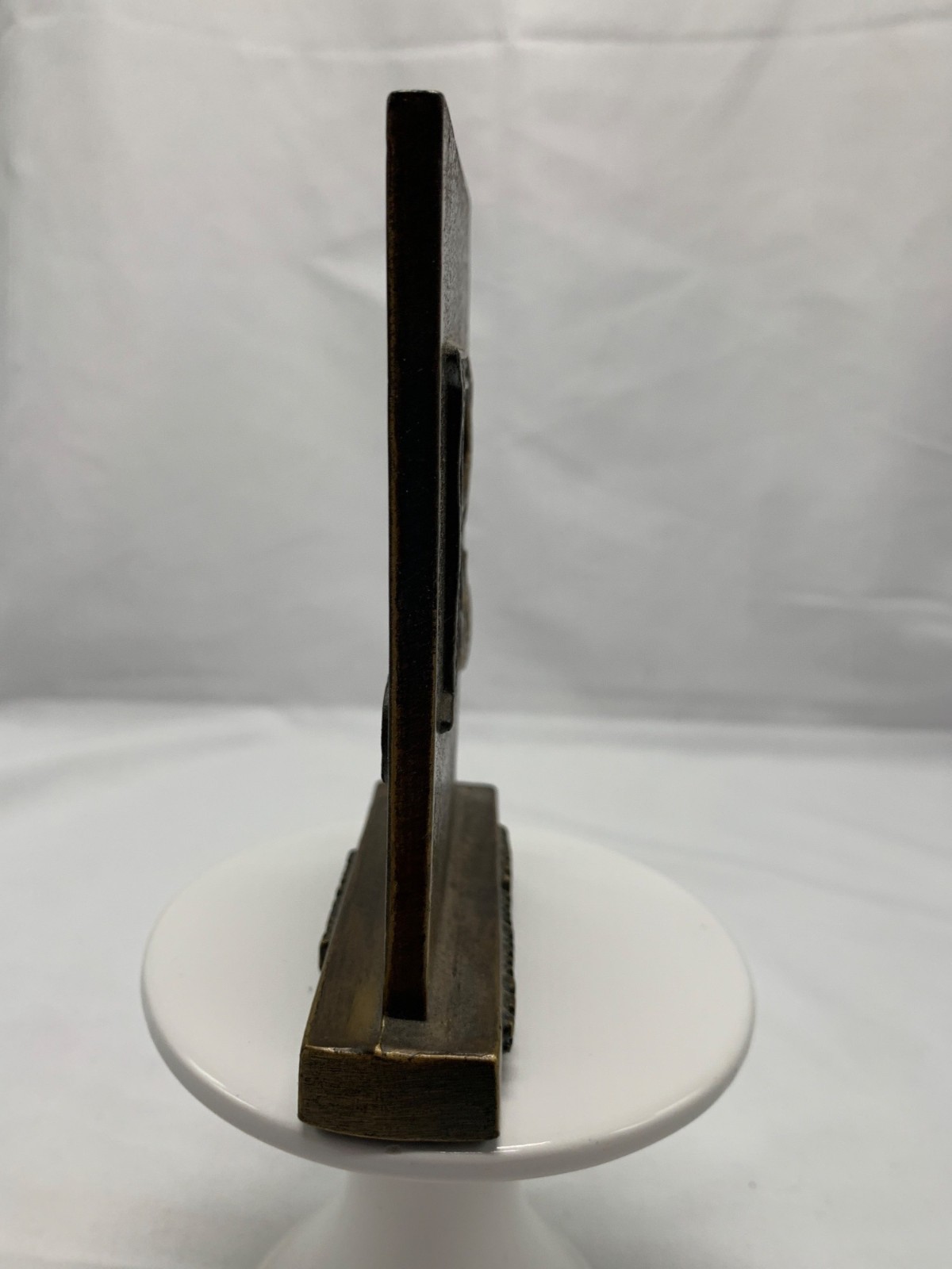 Brass Secundum Artem 1976 Plaque Paperweight With Decorative “R” Design