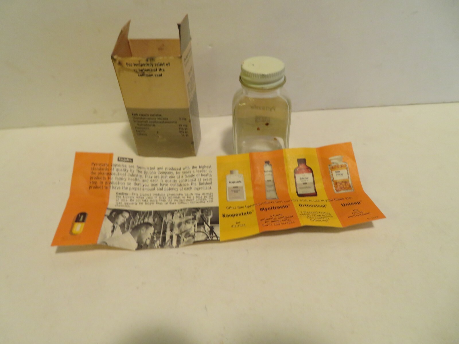 RARE vintage 1970s pharmaceutical bottle UPJOHN PYRROXATE druggist medical