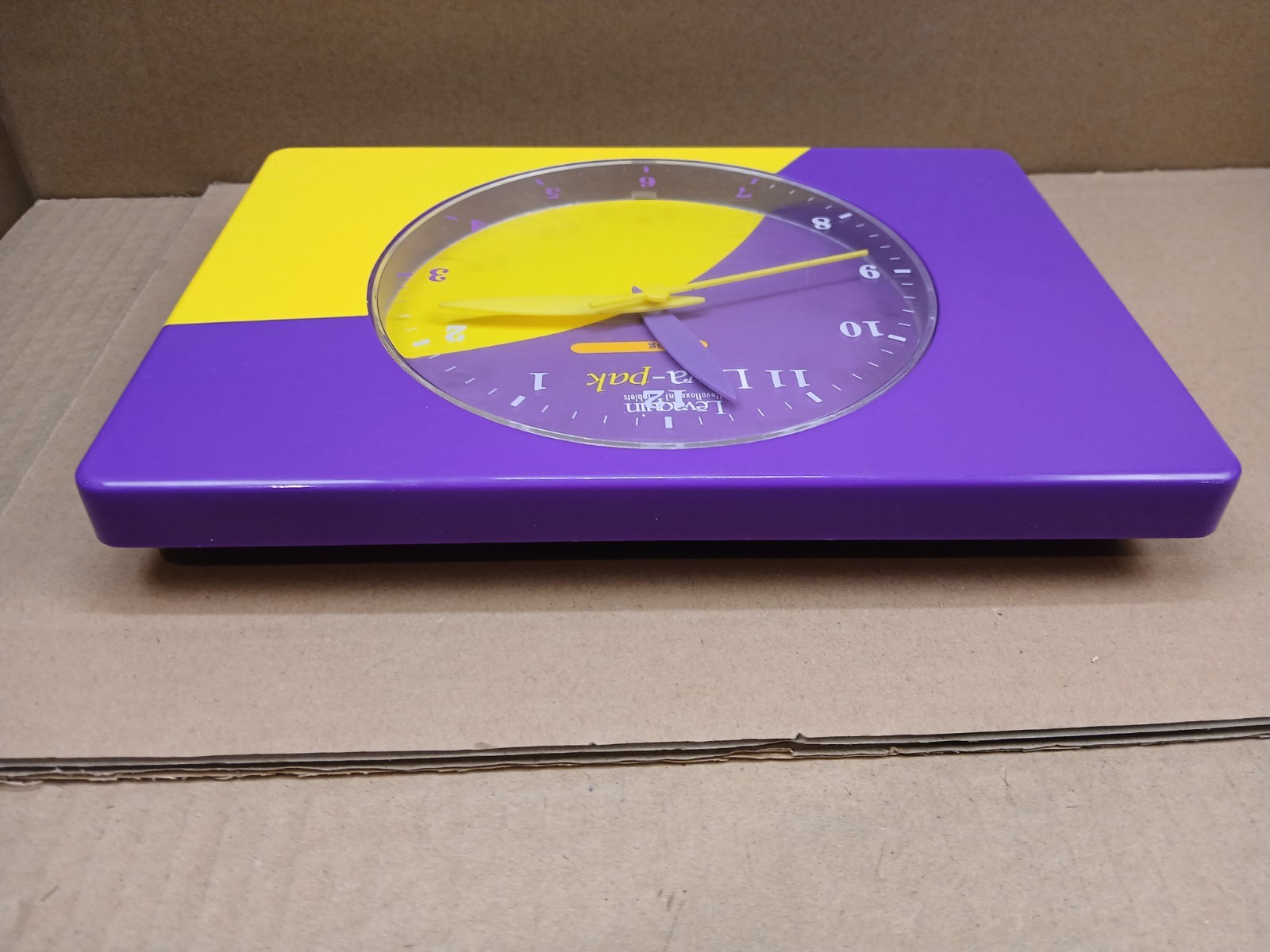 Quartz Movement Pharmaceutical Levaquin Leva-Pak Wall Clock Preowned