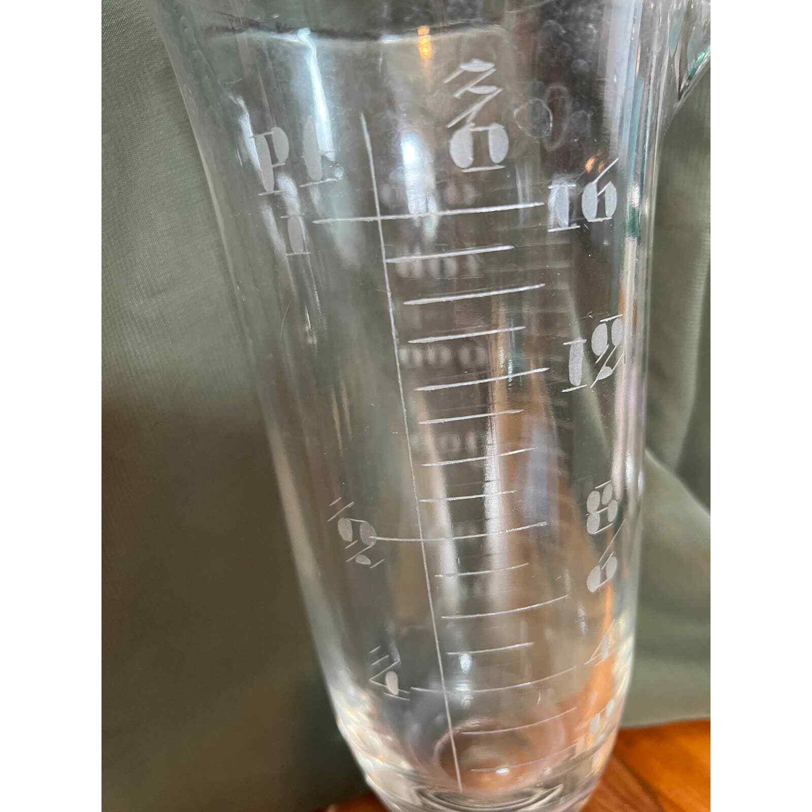 VTG Footed Glass Apothecary Beaker or Cocktail Carafe 16 Oz 500 cc
