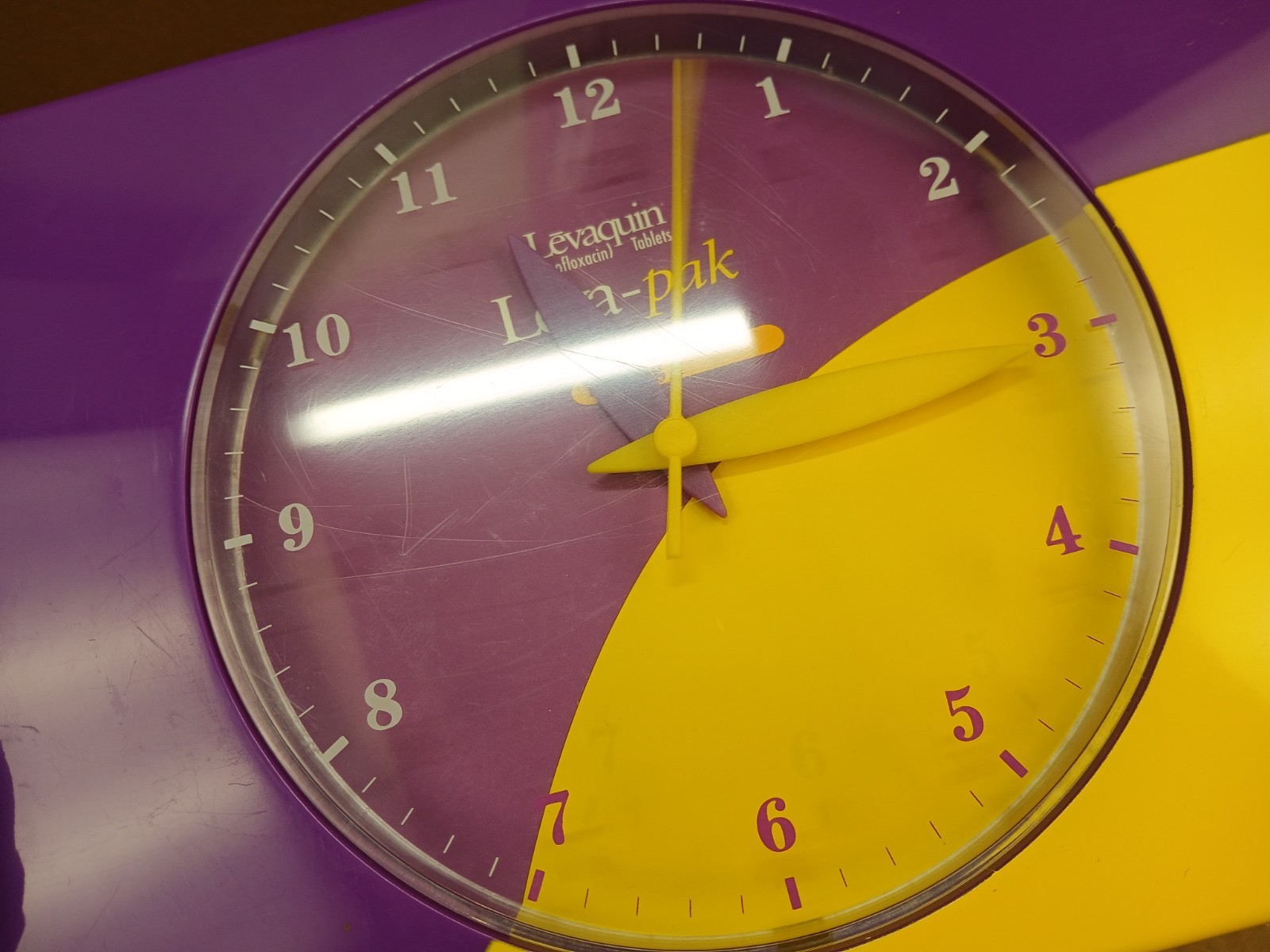 Quartz Movement Pharmaceutical Levaquin Leva-Pak Wall Clock Preowned