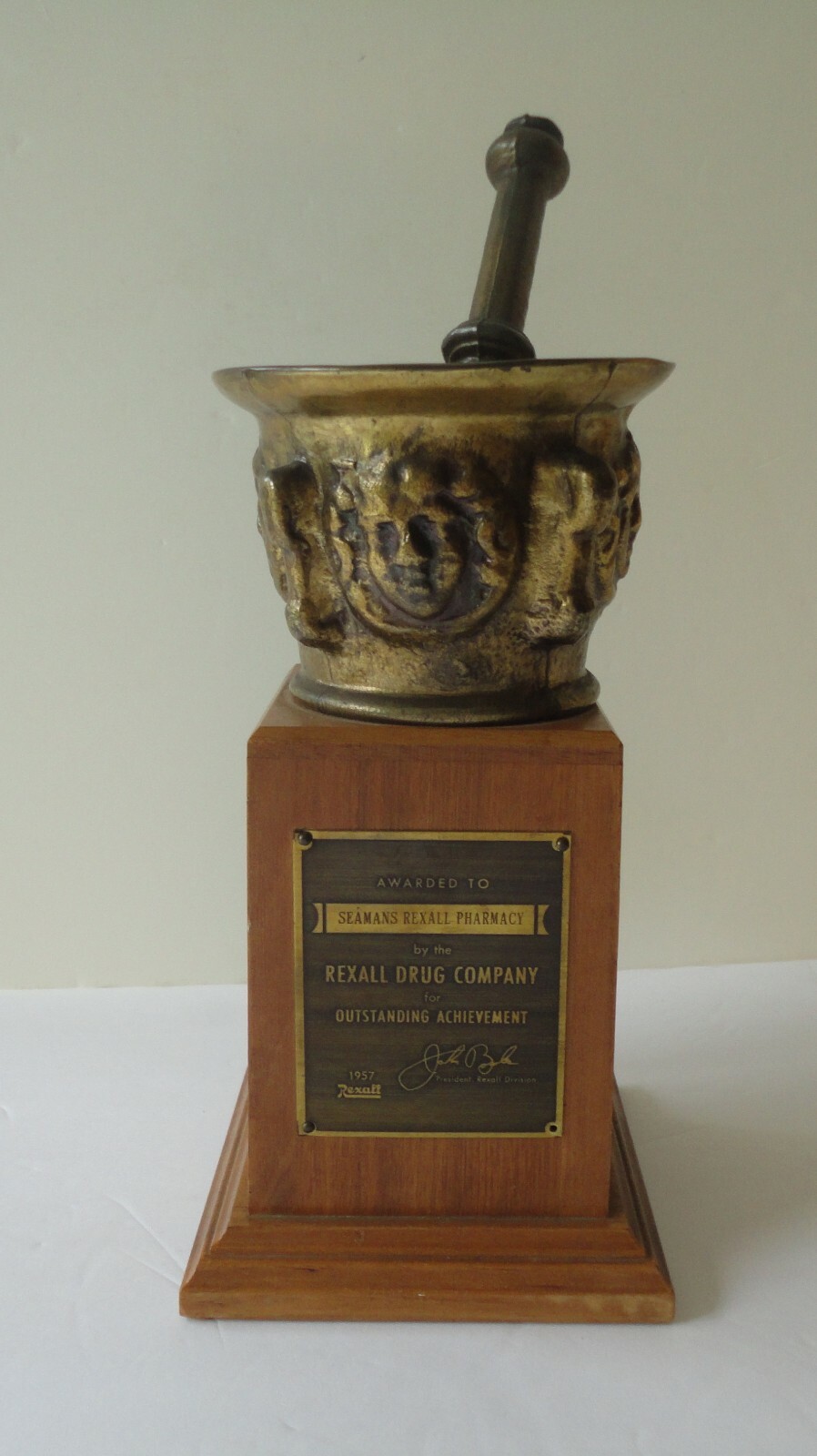 Vintage 1957 Brass Pharmacy Award Rexall 16th Century Mortar Pestle Spain Medusa