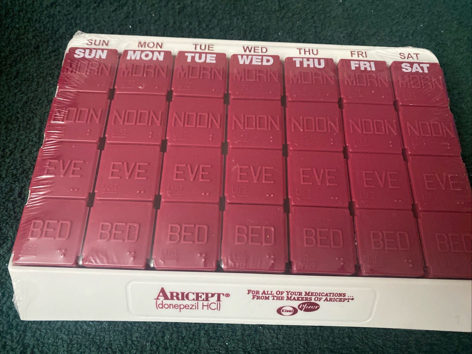 Aricept Pfizer Drug Rep Pharmaceutical Promo 1 Week Plastic Pill Box Sealed New