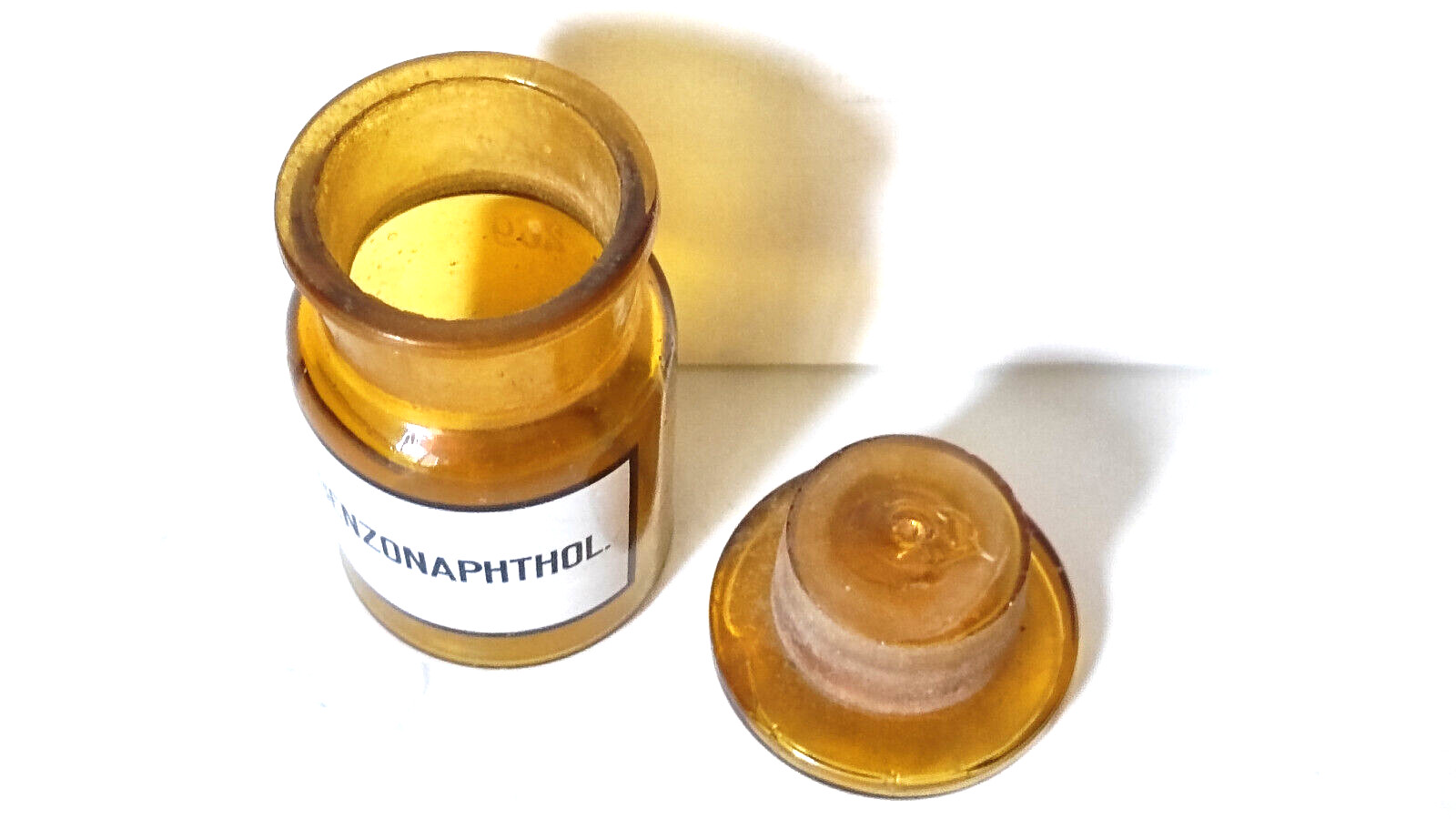 BENZONAPHTHOL., Vintage Glass Apothecary Pharmacy Amber Jar, 50 ml, Cap