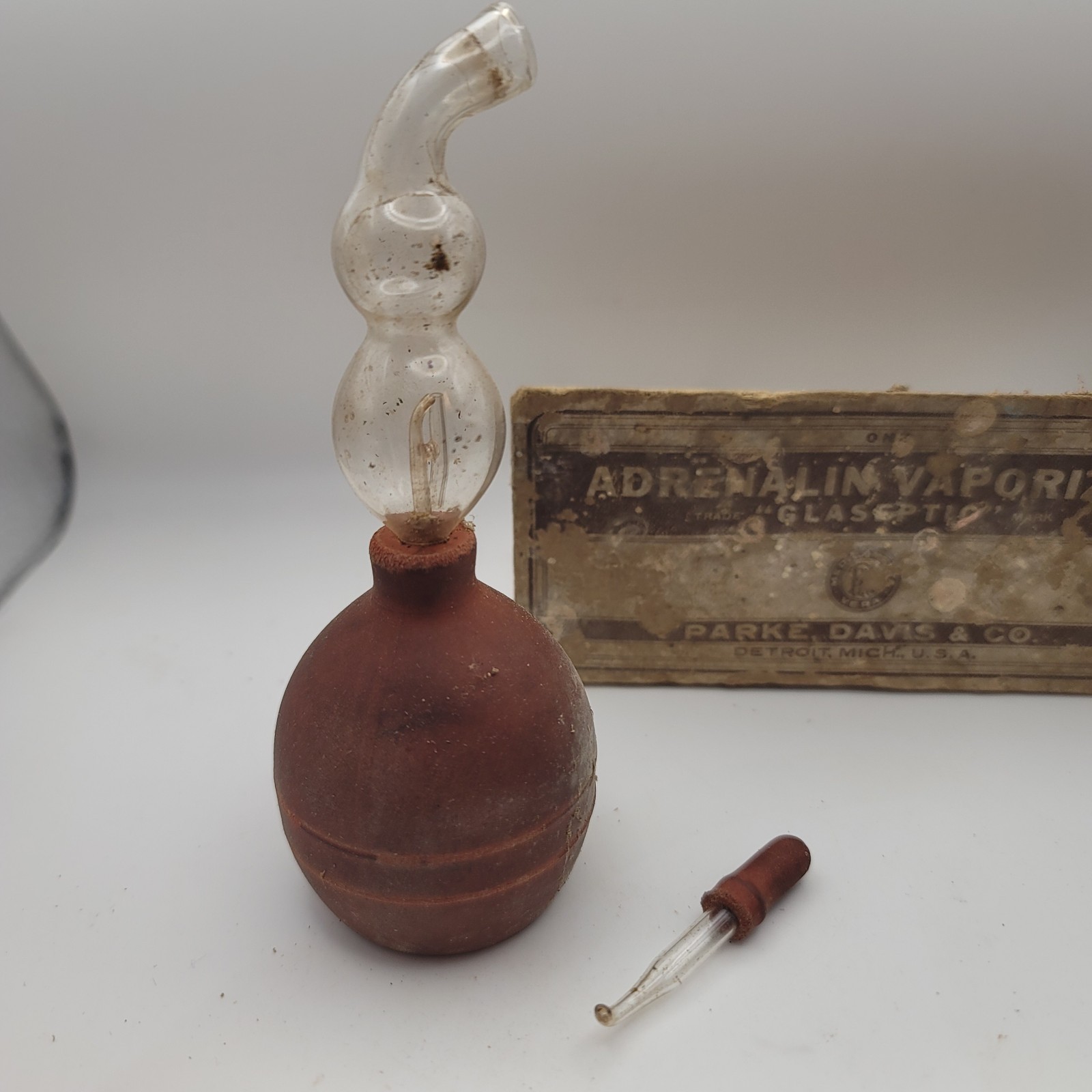 PARKE DAVIS Adrenalin Vaporizer Vintage Glass Medical Device with Box Rare