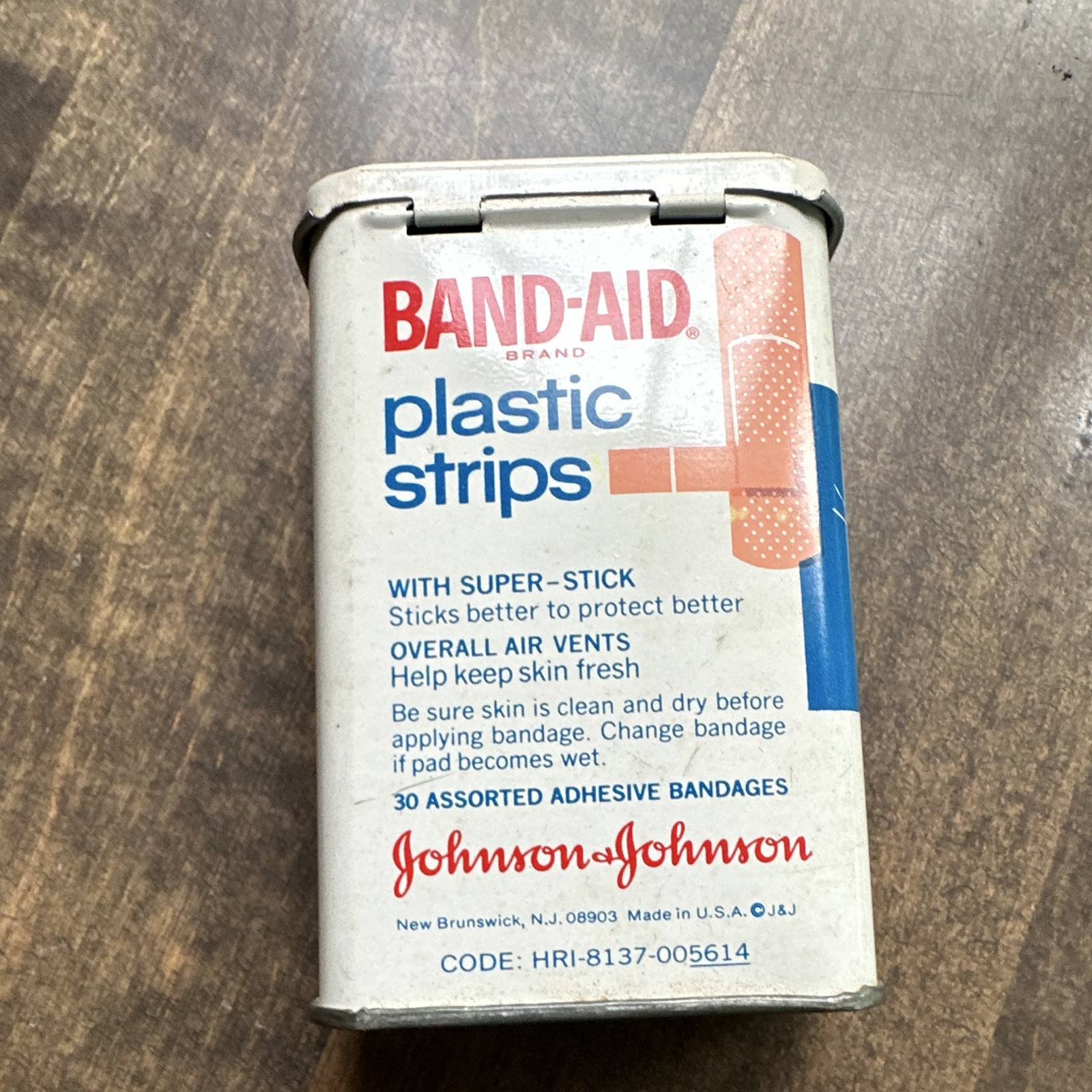 Band-Aid Brand Plastic Strips Johnson & Johnson Metal Tin Box 20 3/4 in.