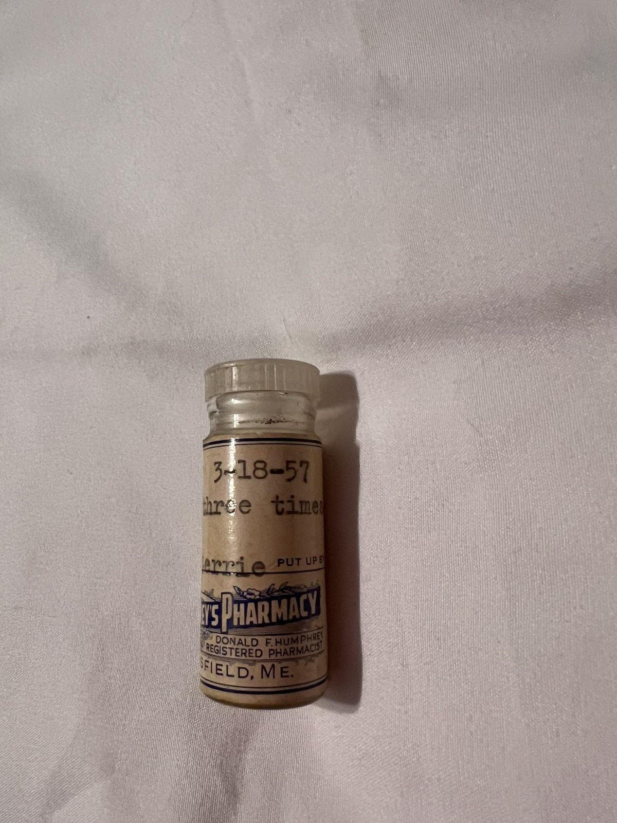 Vintage 1957 Humphrey’s Pharmacy Prescription Medicine Bottle Pittsfield Maine.