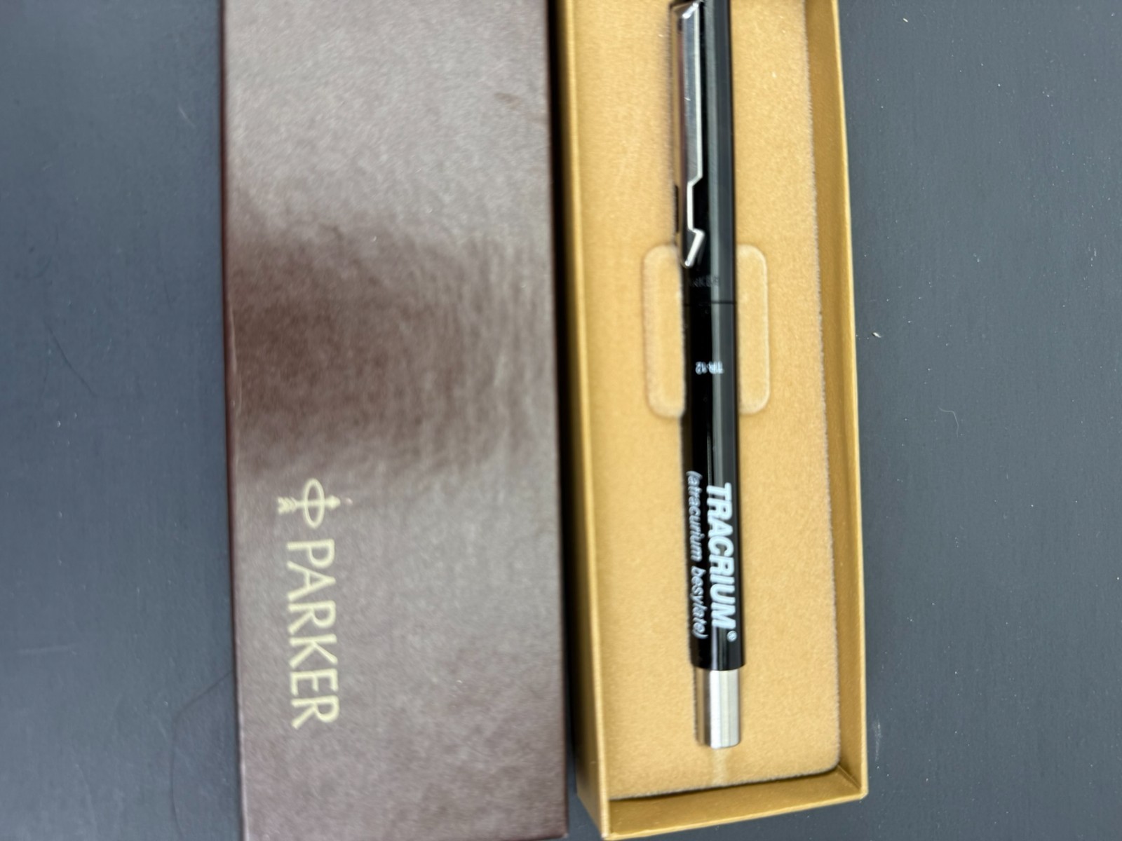 Tracrium Drug Rep Pharmaceutical Advertising Pen Parker w/ Case TR-12