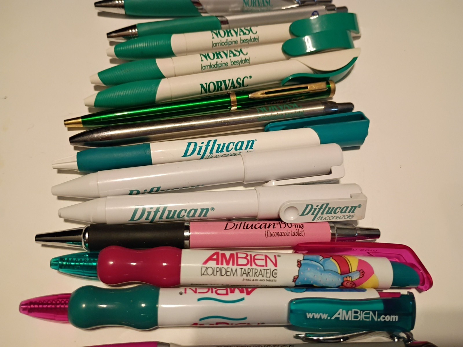 Variety Pen Pharmaceutical Drug Rep Lot of 32 Flomax, Ambien, Norvasc, Diflucan