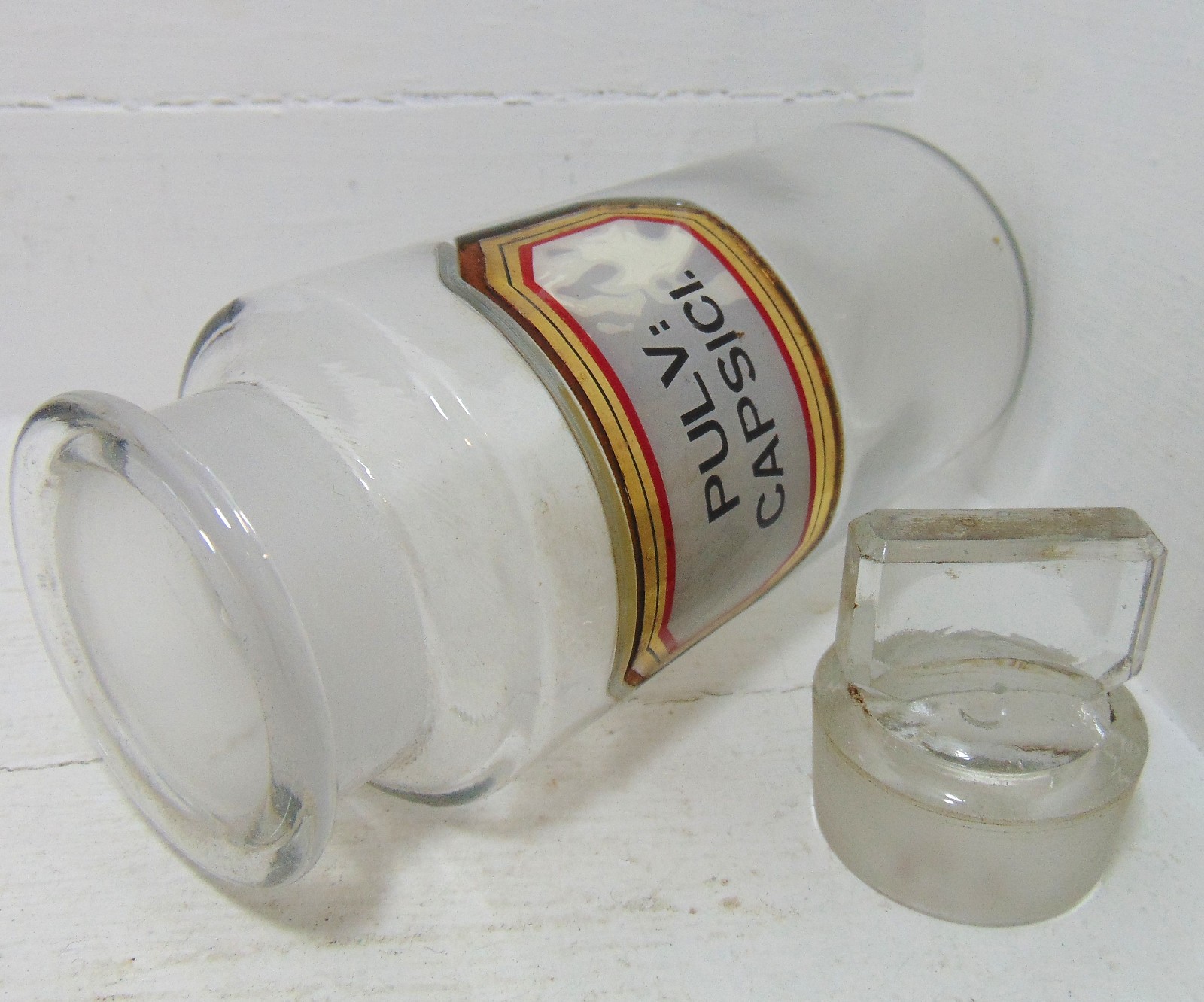 Early 1900’s Chemists “Under Glass” Label Stoppered Medicine Jar PULV: CAPSICI.