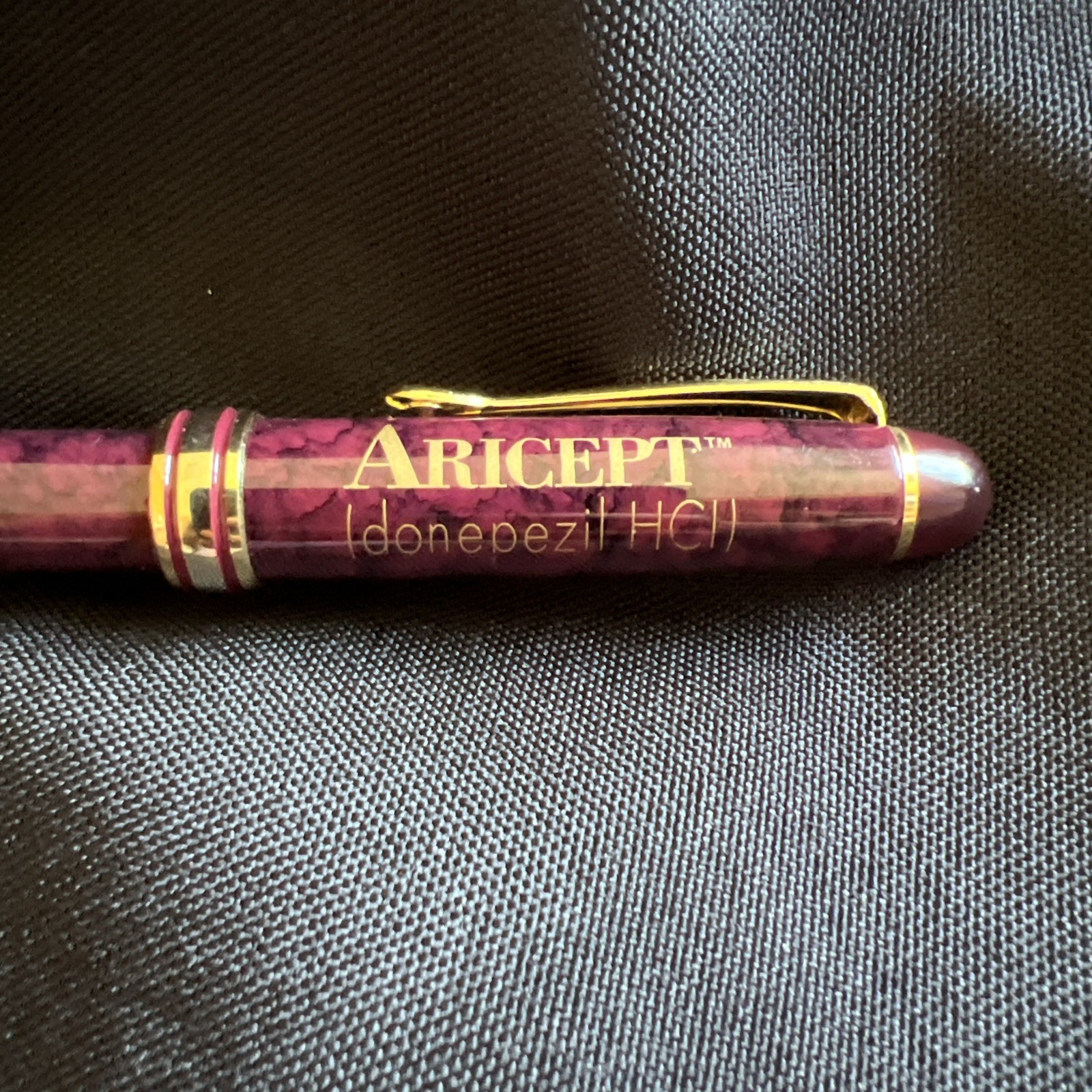 Aricept Donepezil HCl Burgundy Gold Pharmaceutical Collectible Promo Pen
