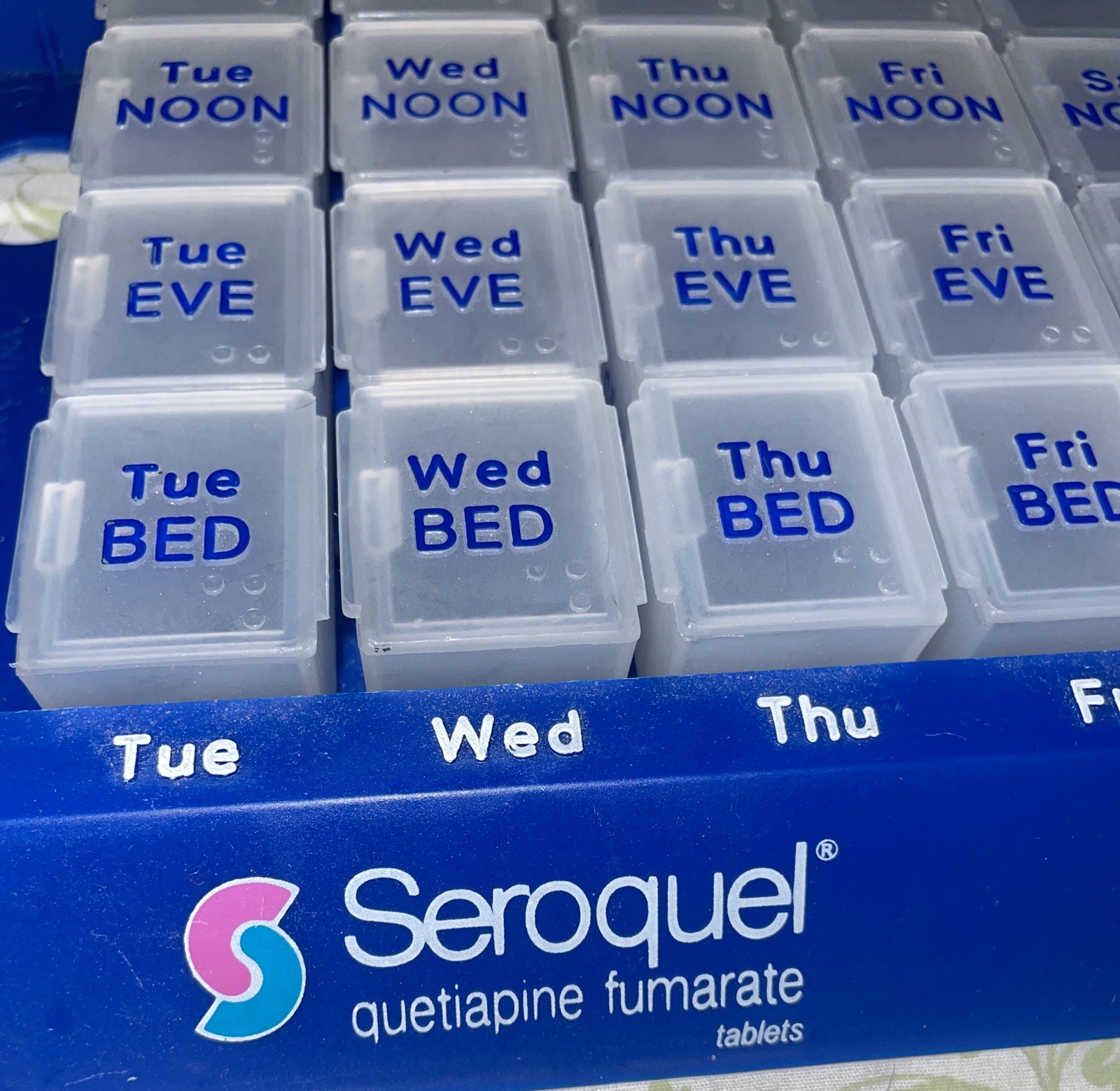 Seroquel Pharmaceutical Drug Rep 7-Day Pill Organizer Holder Missing Monday