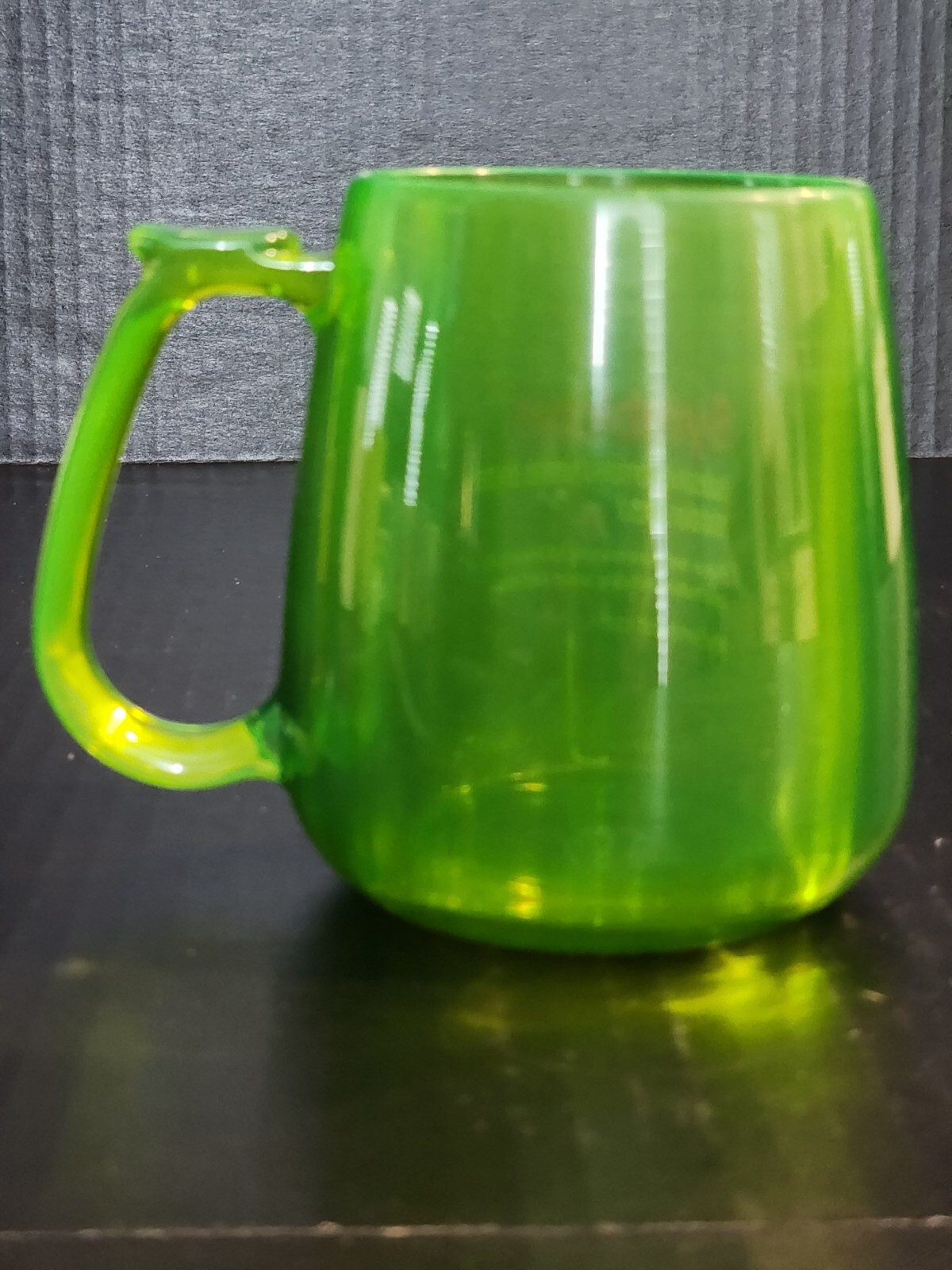 Pharmaceutical Drug Symbicort Green Plastic Beer Mug Cup Advertising Thumb Rest
