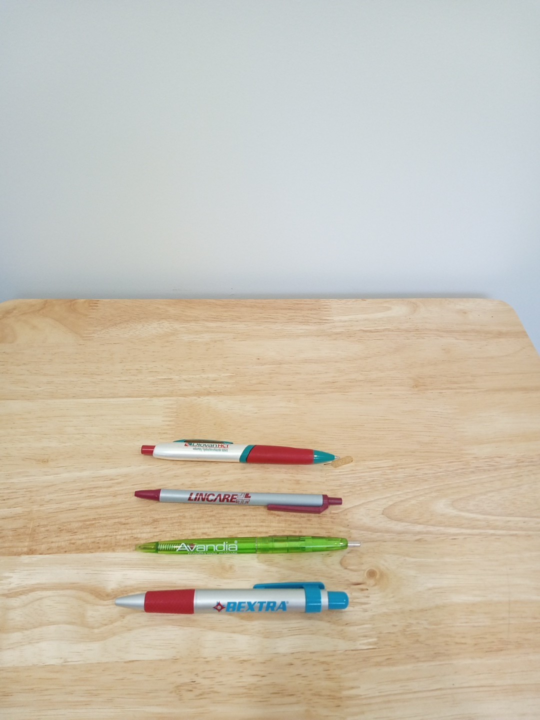 Lot (4) Pharmaceutical / Drug Rep Pens – Lincare, Avandia, Bextra, Diovan