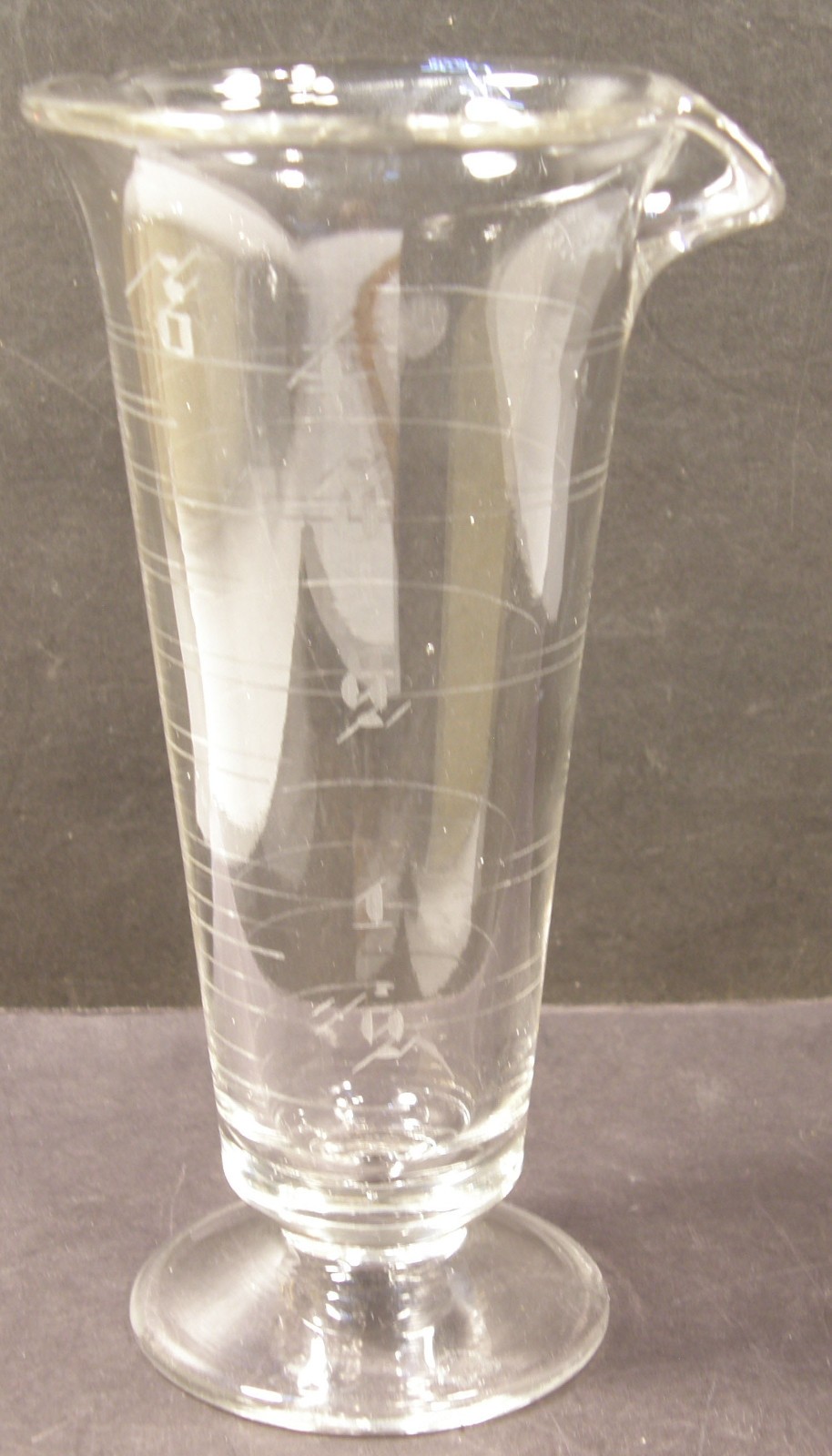 VINTAGE GLASCO CLEAR GLASS ETCHED FOOTED MEASURING POURING BEAKER APOTHECARY LAB