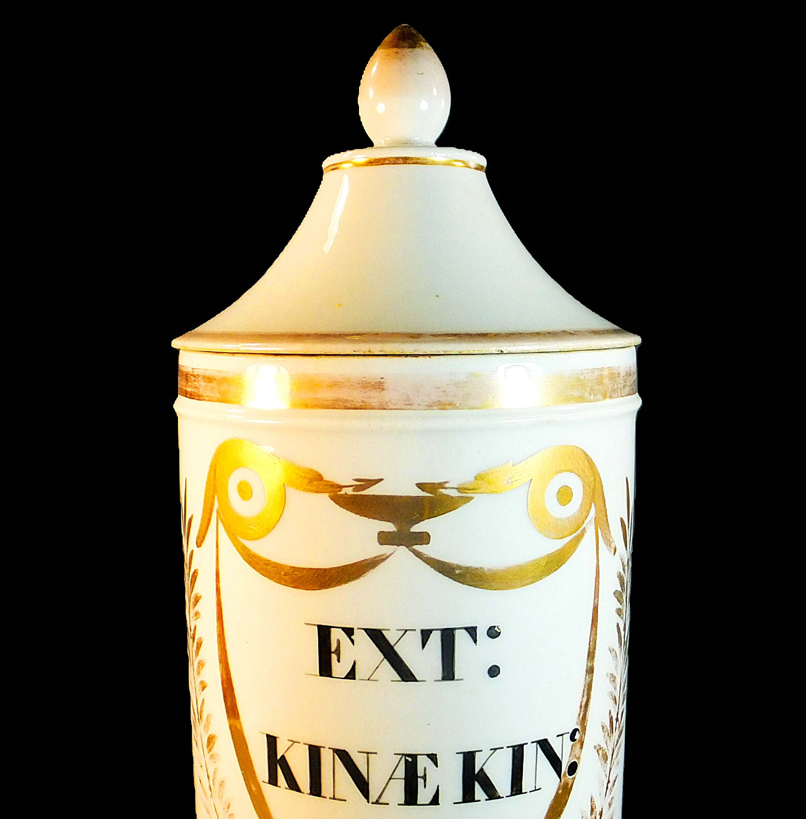 SUPERB, 18th. to EARLY 19th. CENTURY HAND PAINTED PORCELAIN APOTHECARY JAR