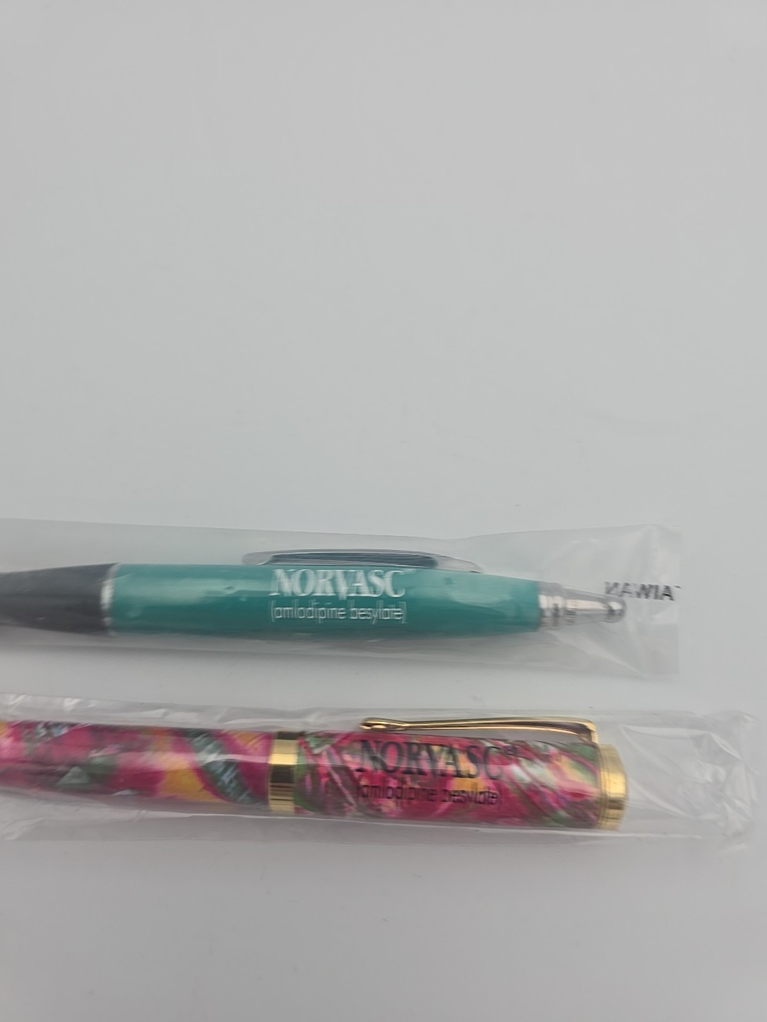 Pharmaceutical Drug Rep Pen Norvasc Pfizer Gold Green Pink Metal Lot 3