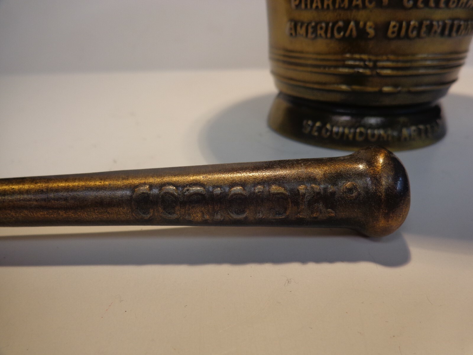 RARE VTG ’76 BICENTENNIAL Solid Brass MORTER & PESTLE~Apothecary~Secundum Artem!