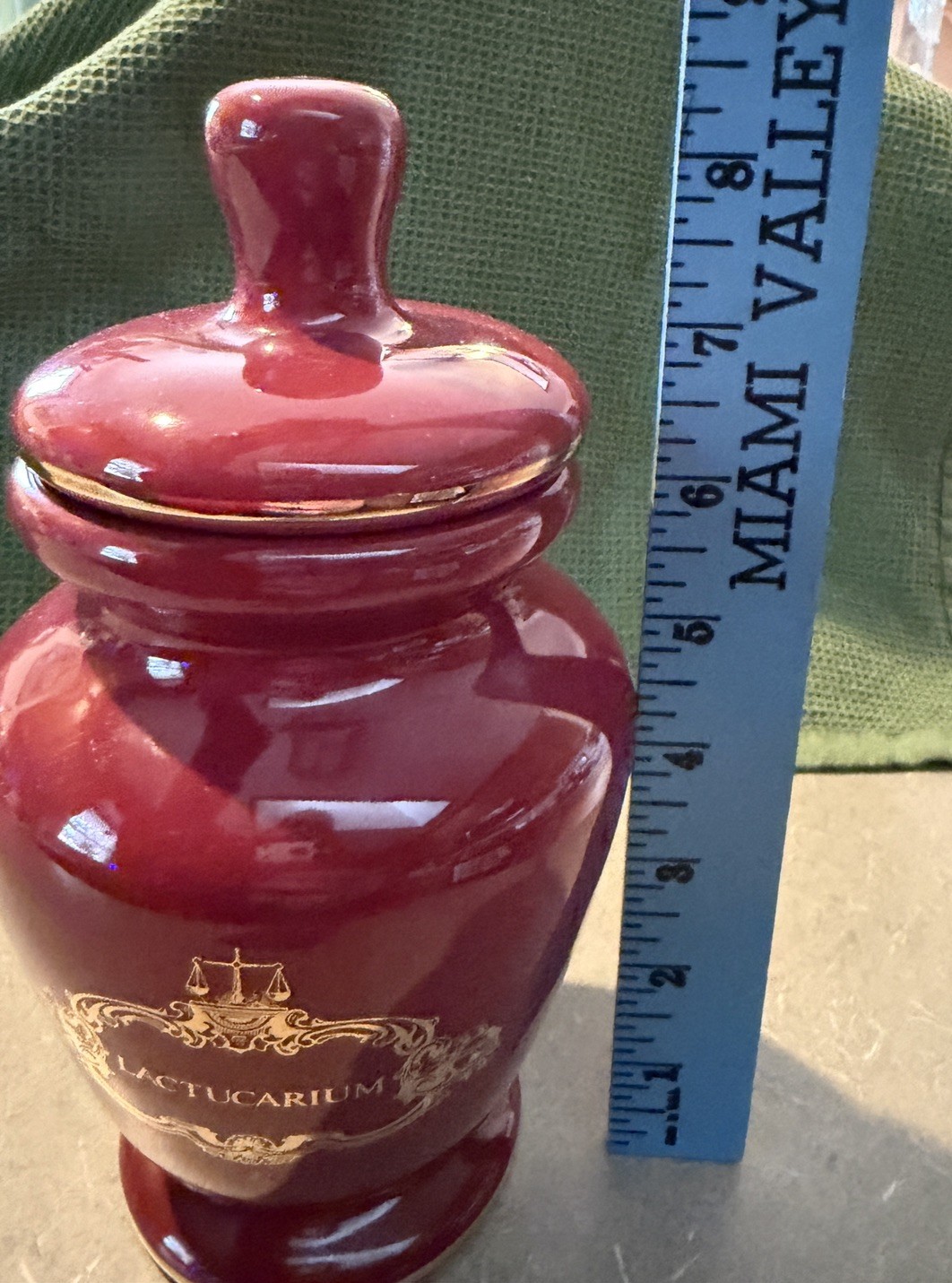 Eli Lilly Burgundy apothecary jar Lacucarium 16/548 vintage