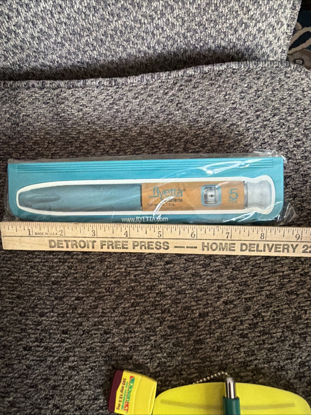 4 VTG Pharmaceutical Advertising Promo Lot Items Levitra Ultram Diovan Byetta
