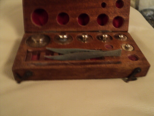 ANTIQUE BRASS JEWELLER WEIGHTS IN ORIGINAL WOODEN CASE MISSING FEW OF THEM
