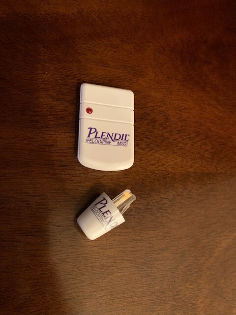 Drug Rep Vintage Plendil Magnetic Clip & Rotating Cord Detangler