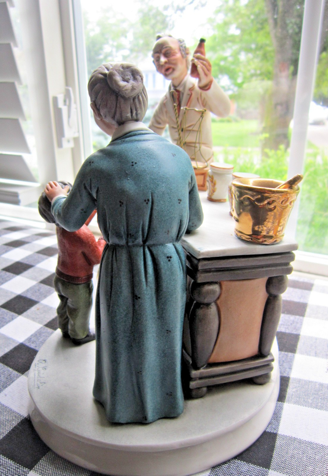Capodimonte Apothecary Shop Pharmacist Pharmacy Display Gift Ceramic Statue