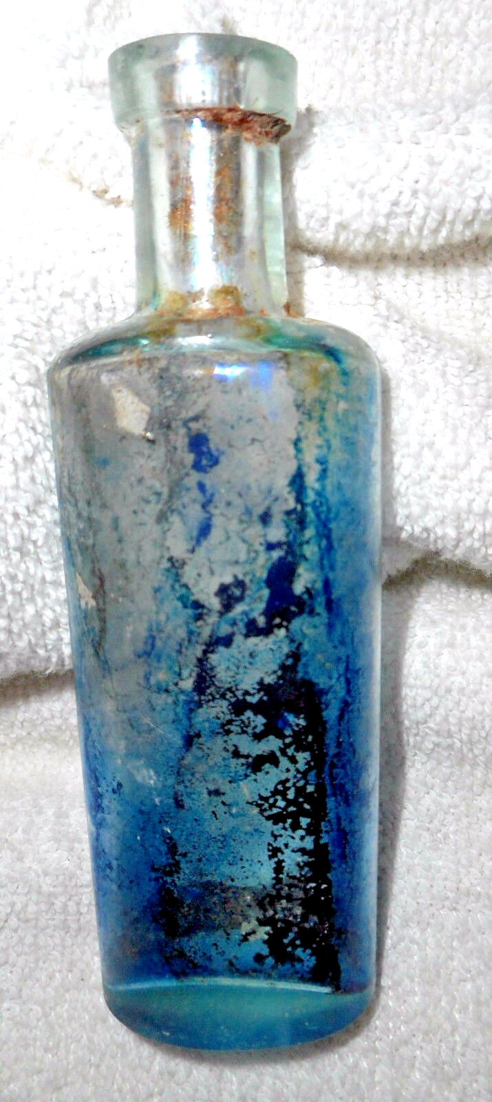 Medicine Pharmaceutical Bottle with Blue residue inside Vintage Dig Find 4 3/4″