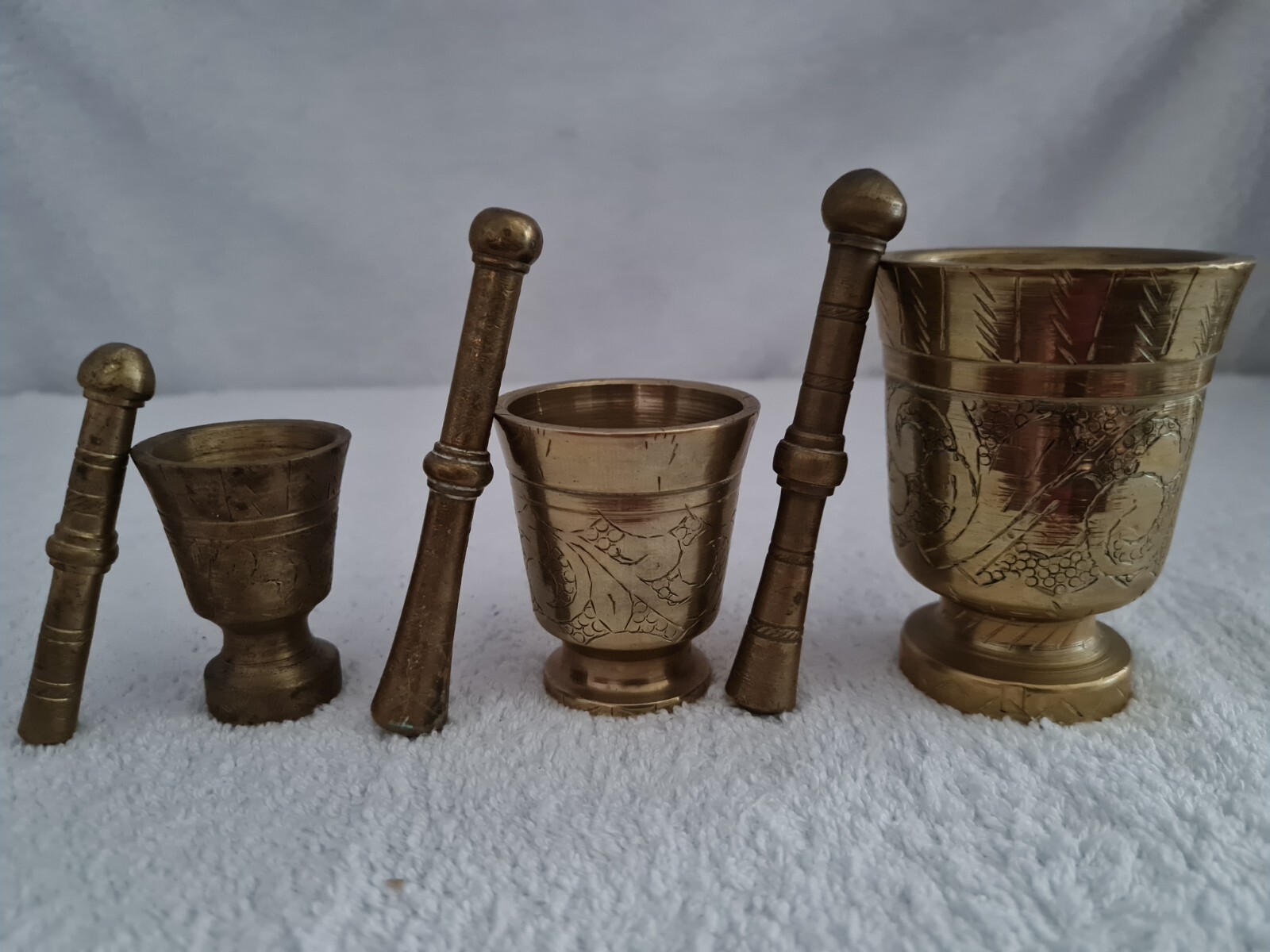 SET OF 3 ANTIQUE SOLID BRASS APOTHECARY MORTAR & PESTLE /DRUGGIST TOOL