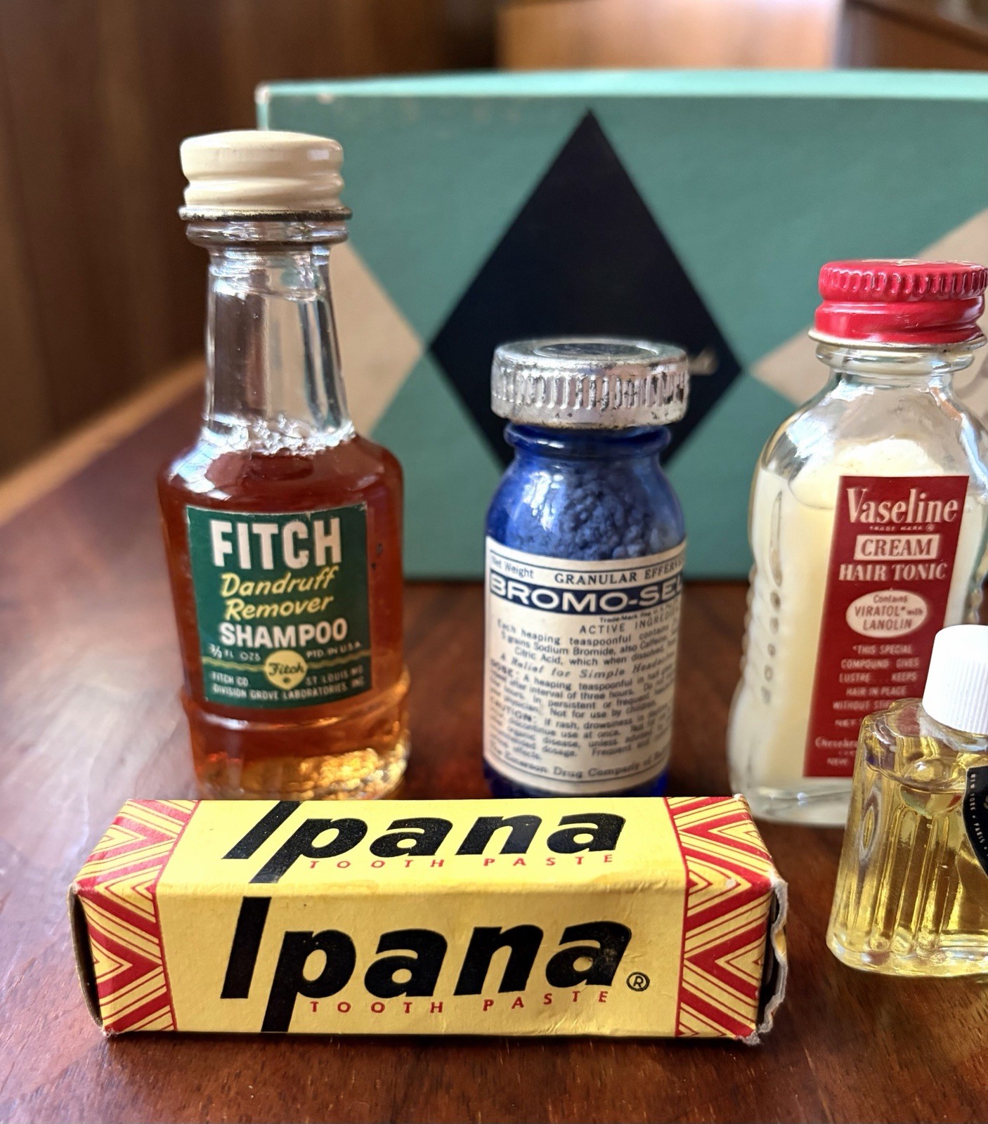 Rare VTG NY Catskills Hotel Hospitality Kit NOS 10 Mini Medicine Cabinet Items