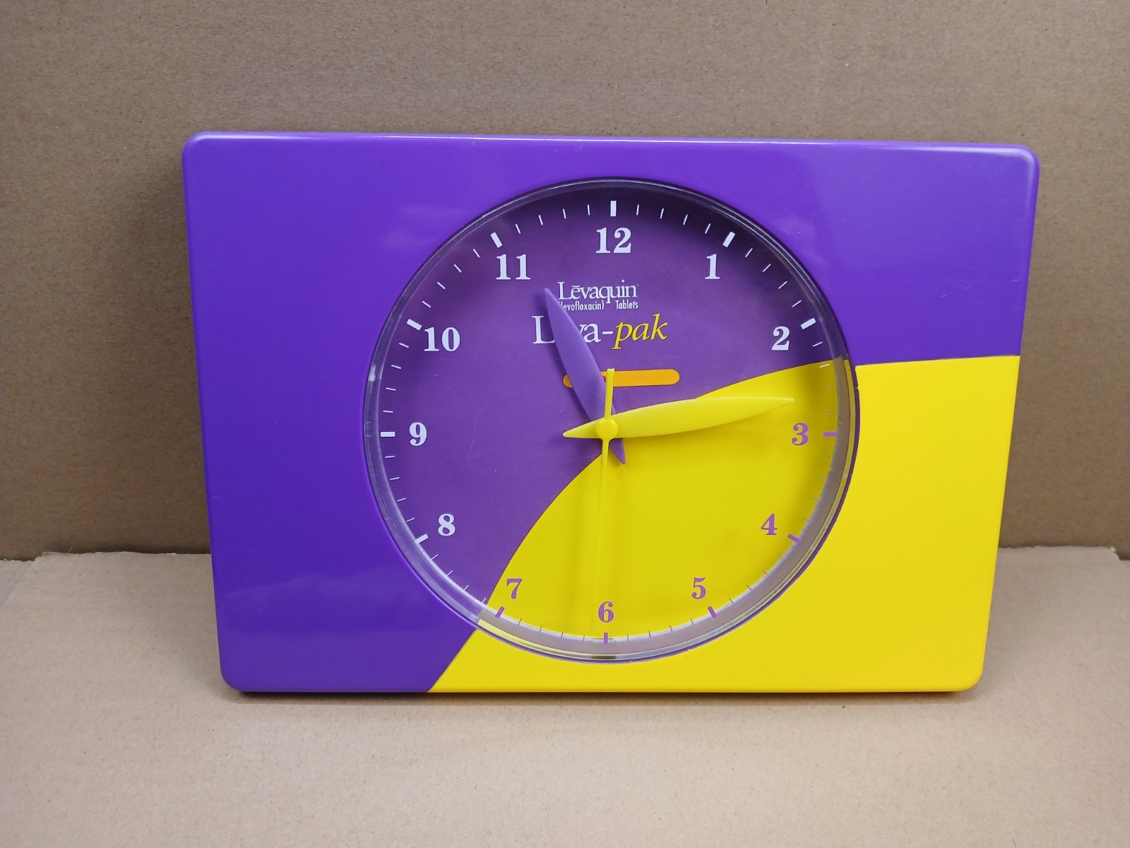 Quartz Movement Pharmaceutical Levaquin Leva-Pak Wall Clock Preowned