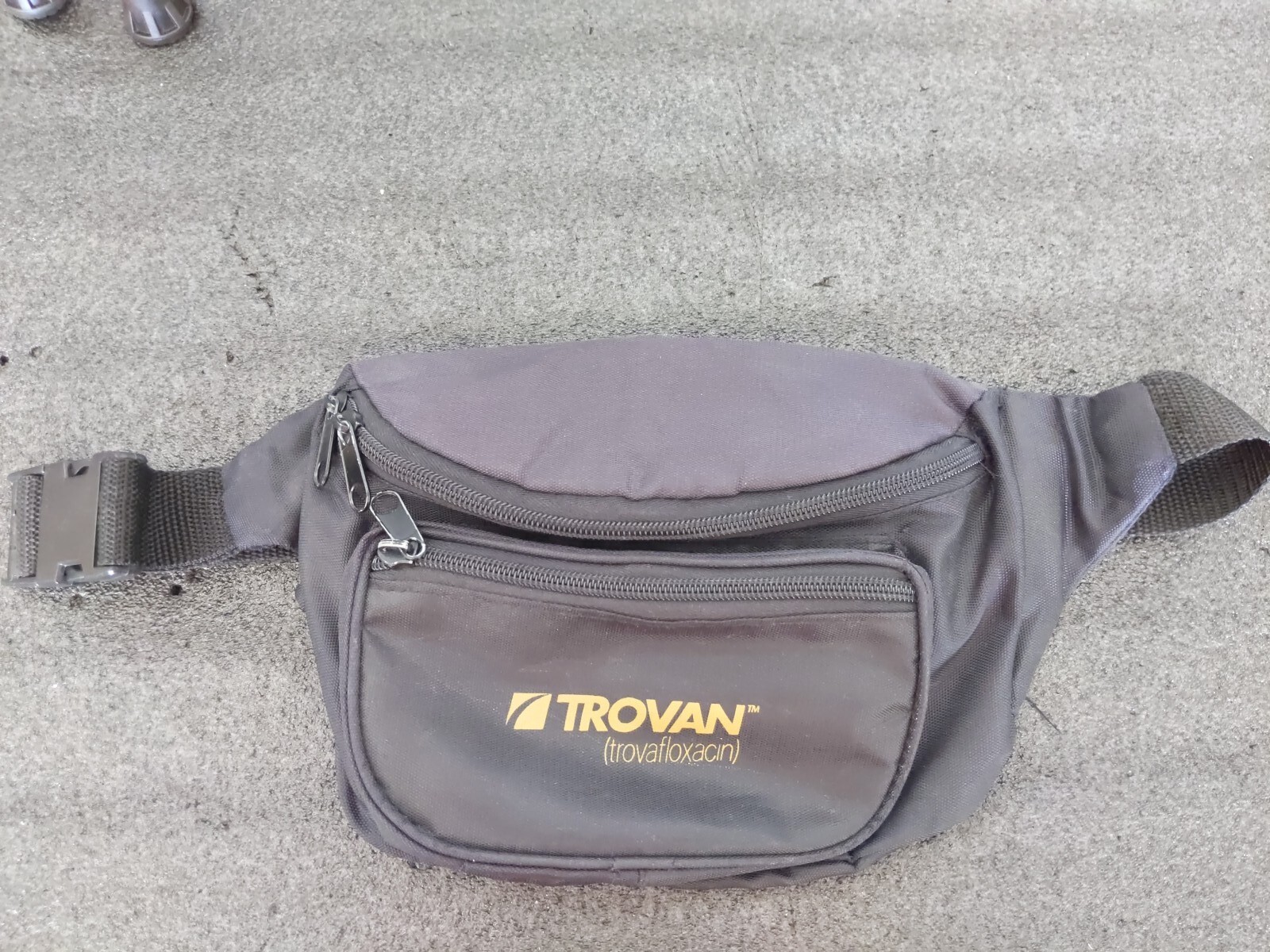 Excellent Condition Black Gold Trovan Drug Rep Pharmaceutical 3-Zipper Fanny Pak