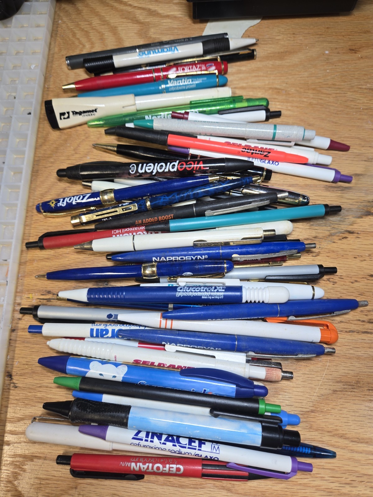 Lot of Vintage Pharmaceutical Medication Drug Rep Plastic & Metal Zoloft Zantac