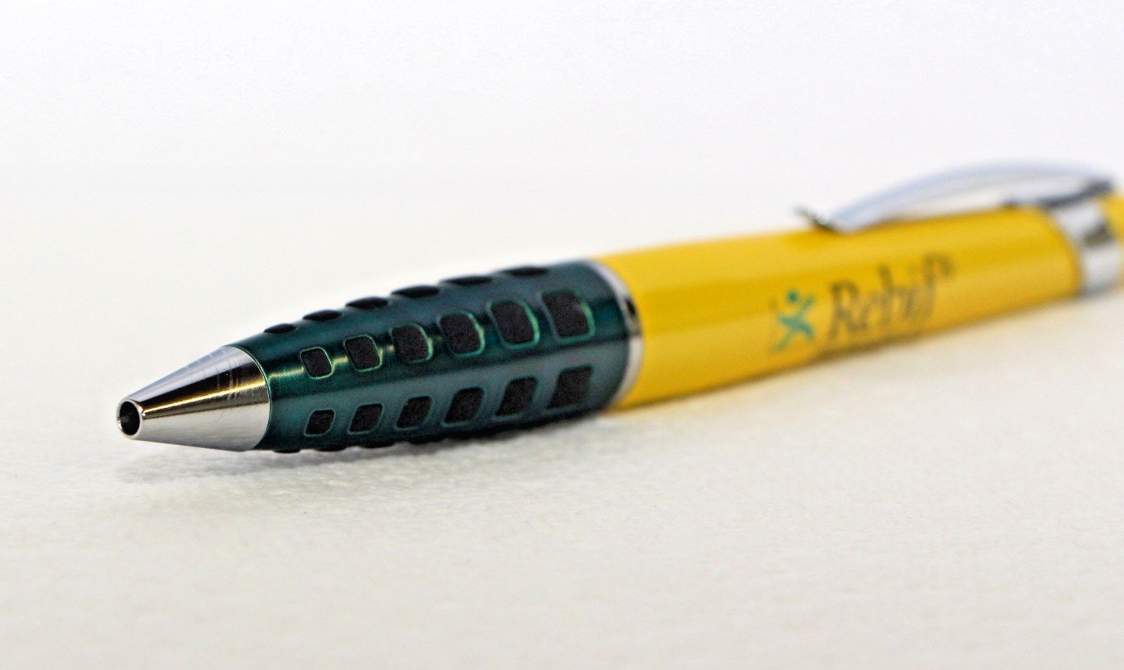 Heavy Metal REBIF Pharmaceutical Pen Yellow and Green New in Sleeve Torpedo