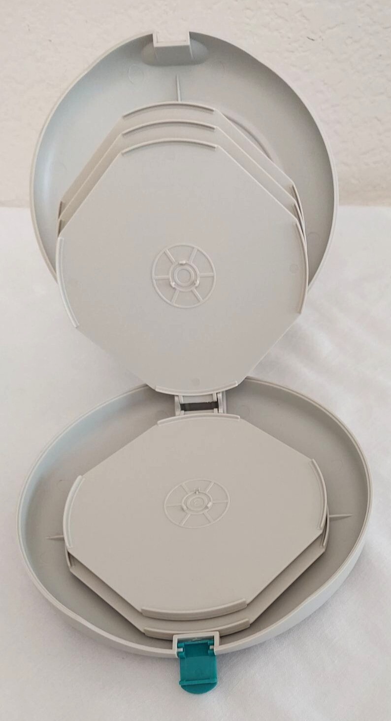 Levaquin Drug Rep Pharmaceutical Company 10 Disc CD DVD Carrying Case